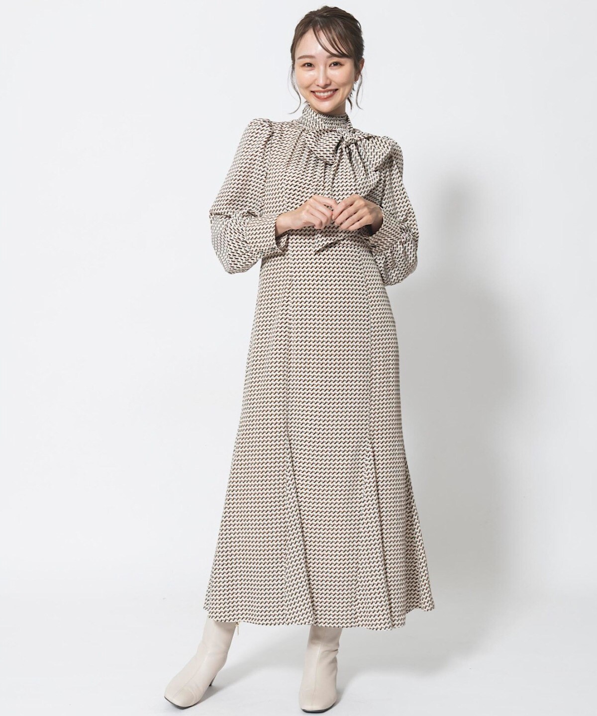 幾何柄ボウタイシャーリングハイネックワンピース M 白 オフ白 And Couture 公式オンラインショップ バーンデストローズ