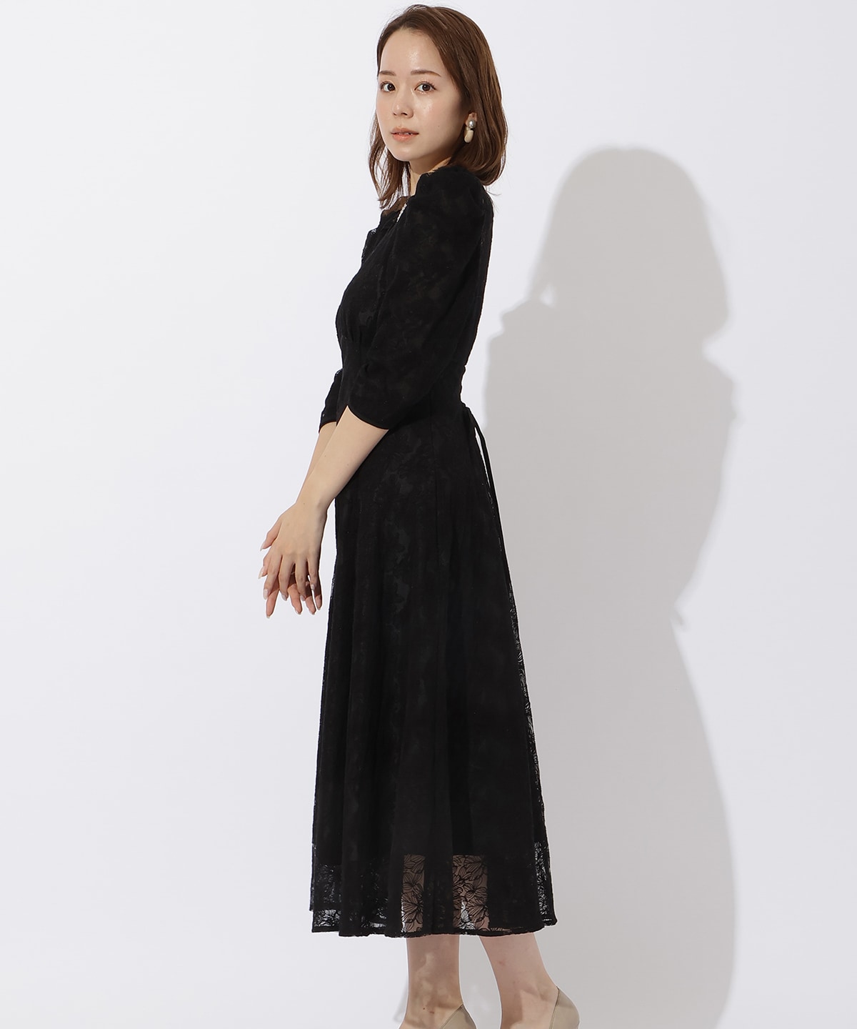 エンブロイダリーレースドレス