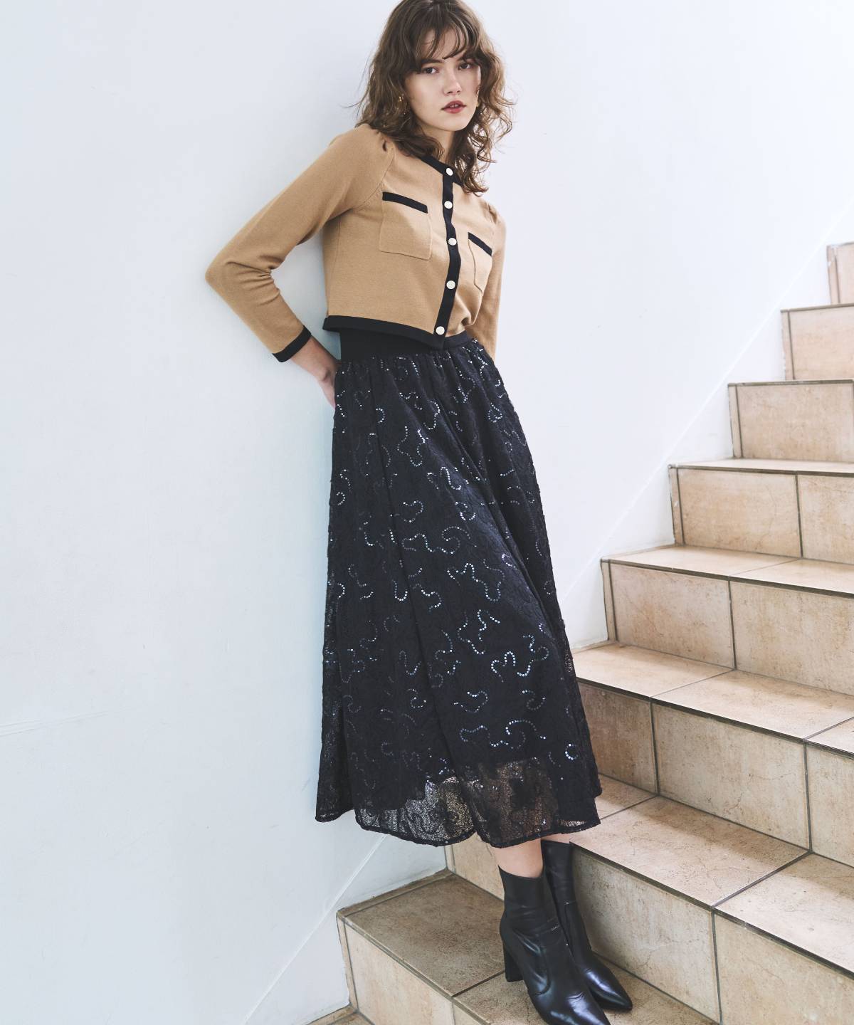 ウエストリブスパンコール刺しゅうレースロングスカート