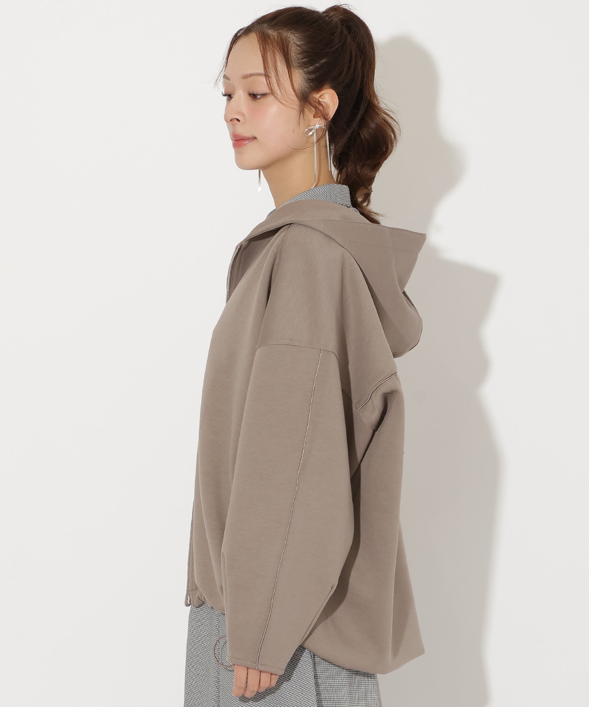 ダンボールポンチフードジップパーカー