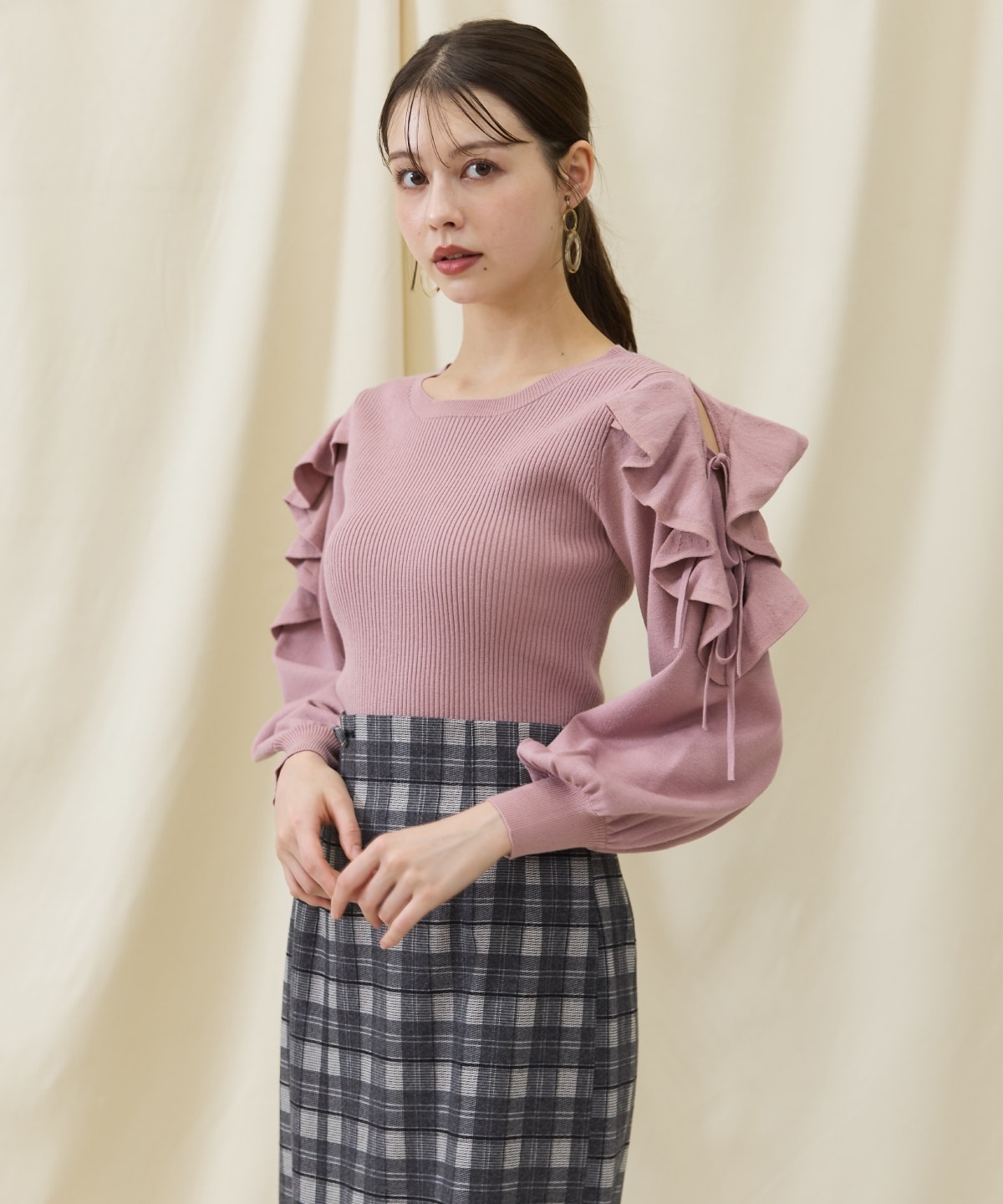 袖フリルニット