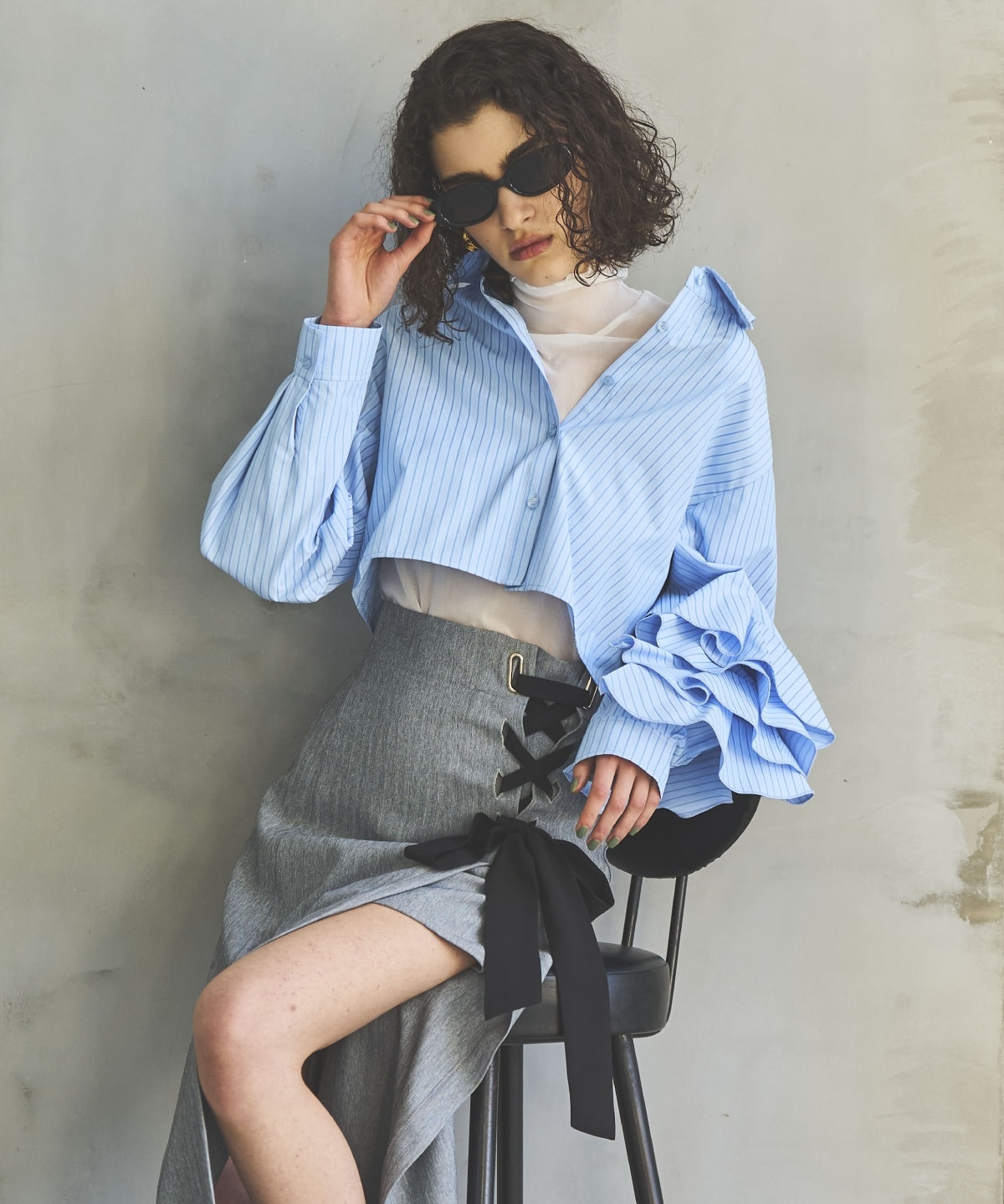 ストライプアシメフリルクロップドシャツ