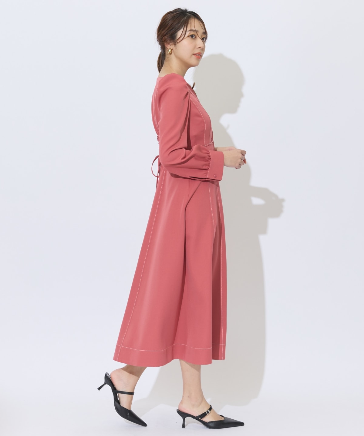 デコルテあき配色ステッチワンピース