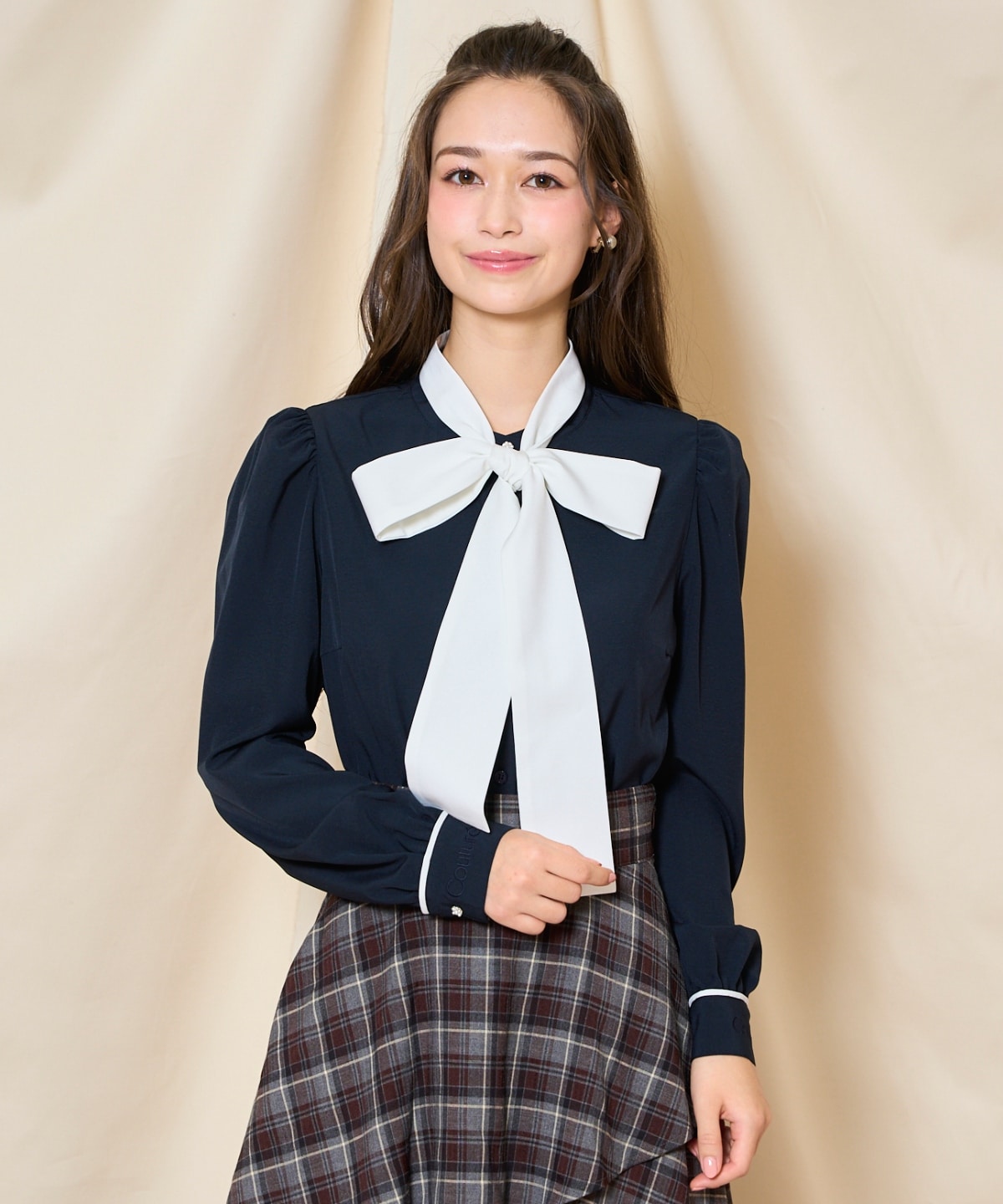 カフス刺繍ボウタイブラウス