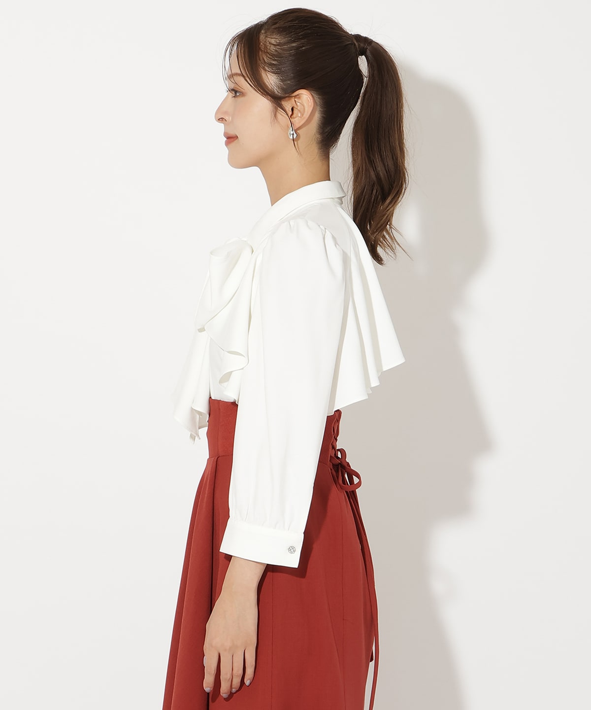 ビジューボタンフリルケープブラウス