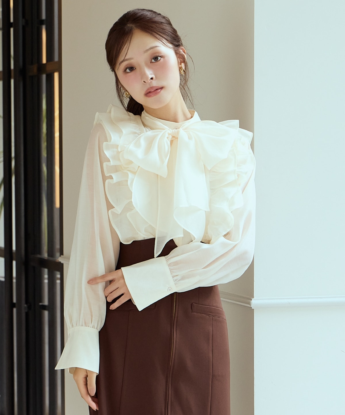 ボウタイフリルシアーブラウス