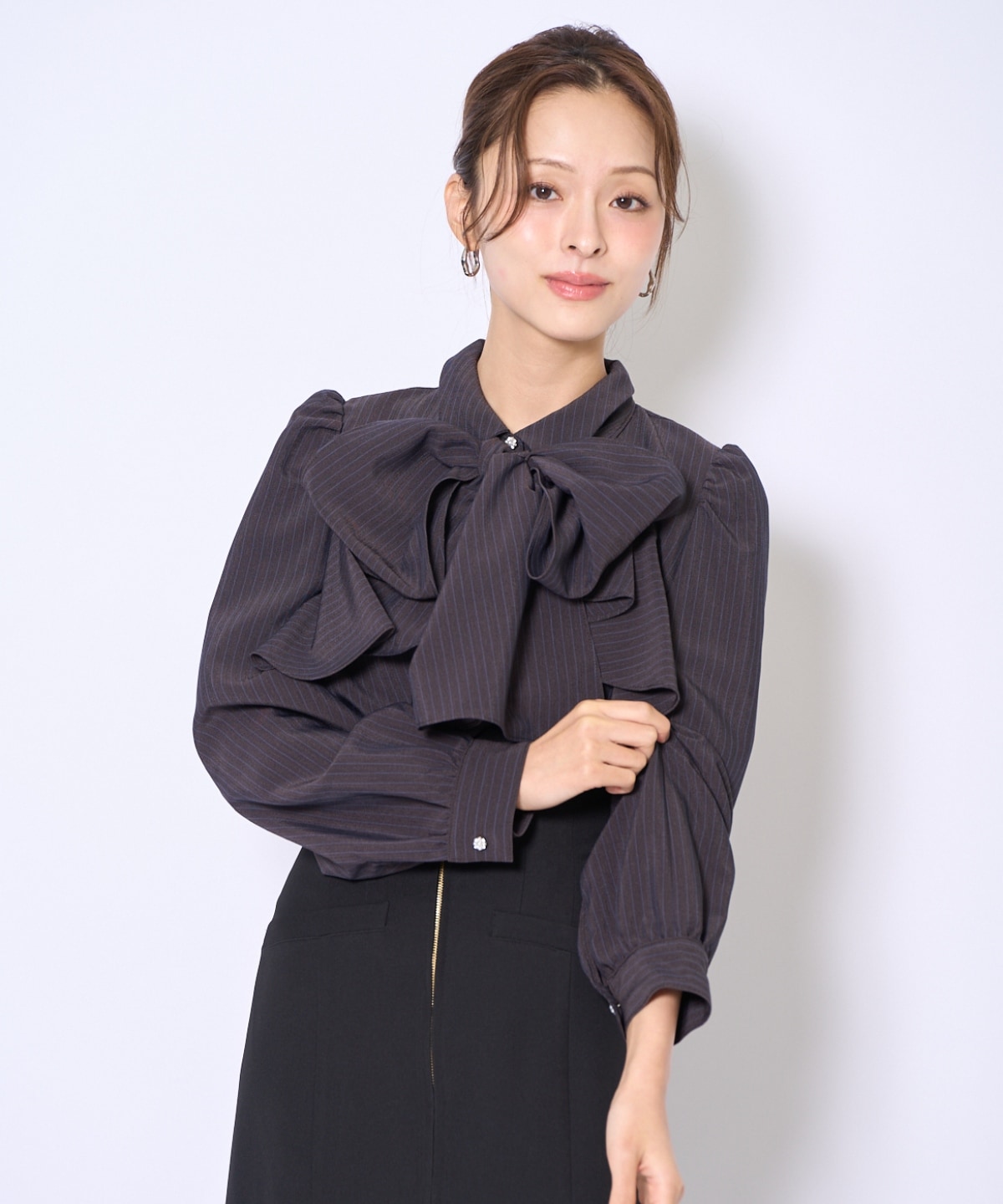 ビジューボタンフリルケープ長袖ブラウス