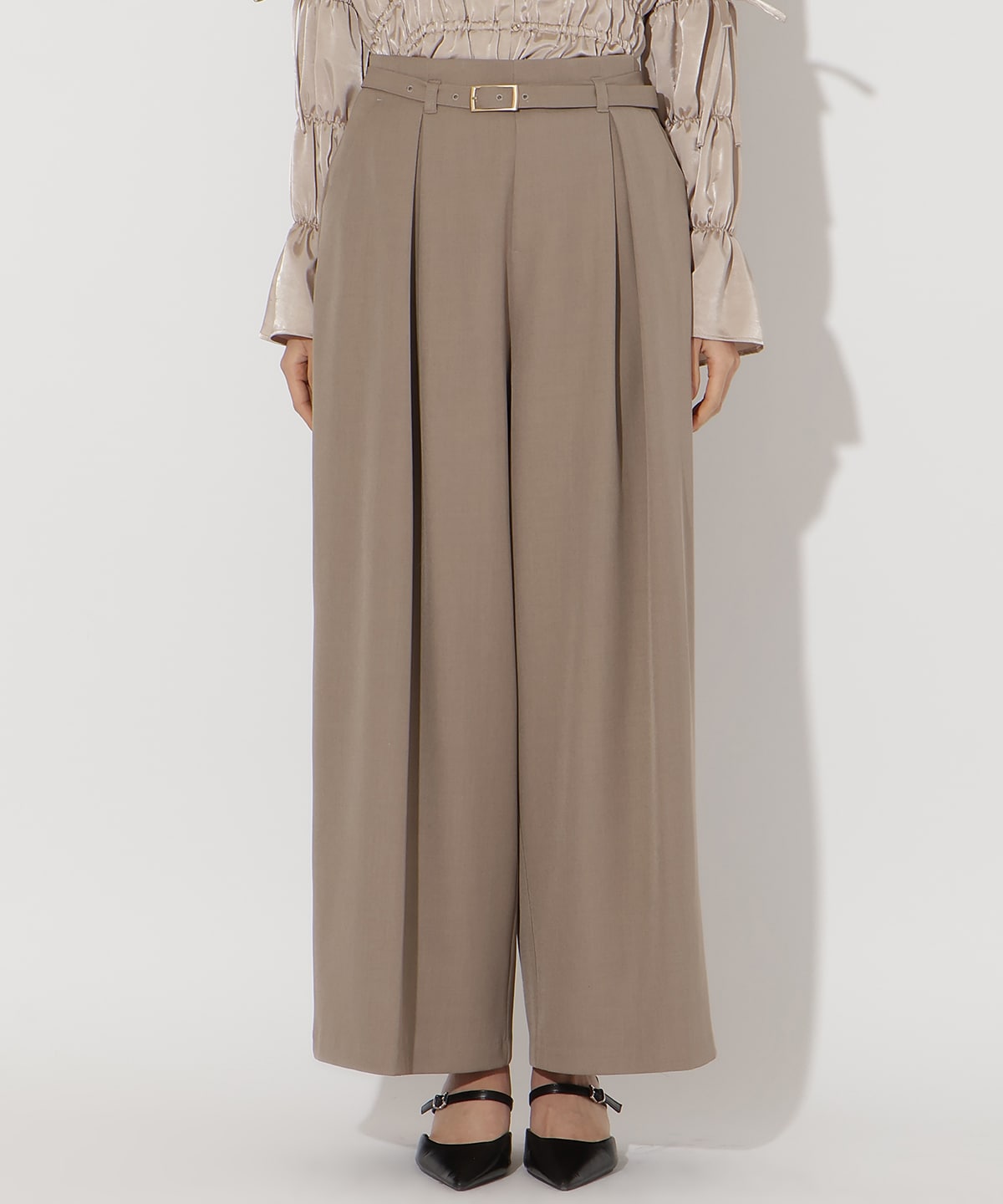 タックワイドパンツ