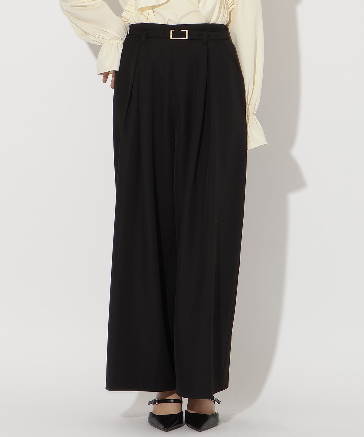タックワイドパンツ