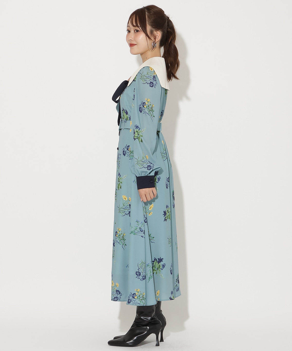 ドローイングフラワー配色襟長袖ワンピース