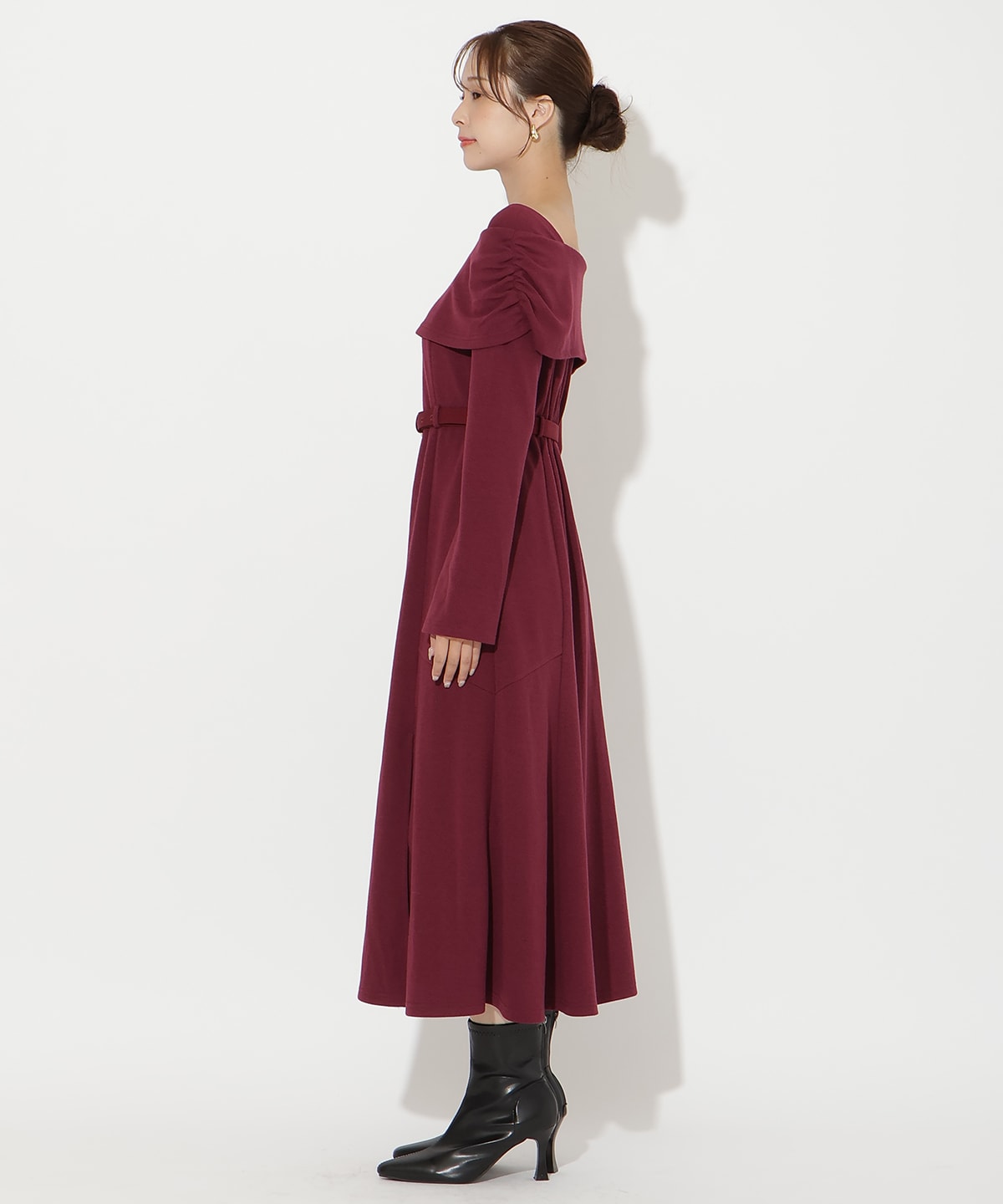 ベルト付きオフショルカットワンピース