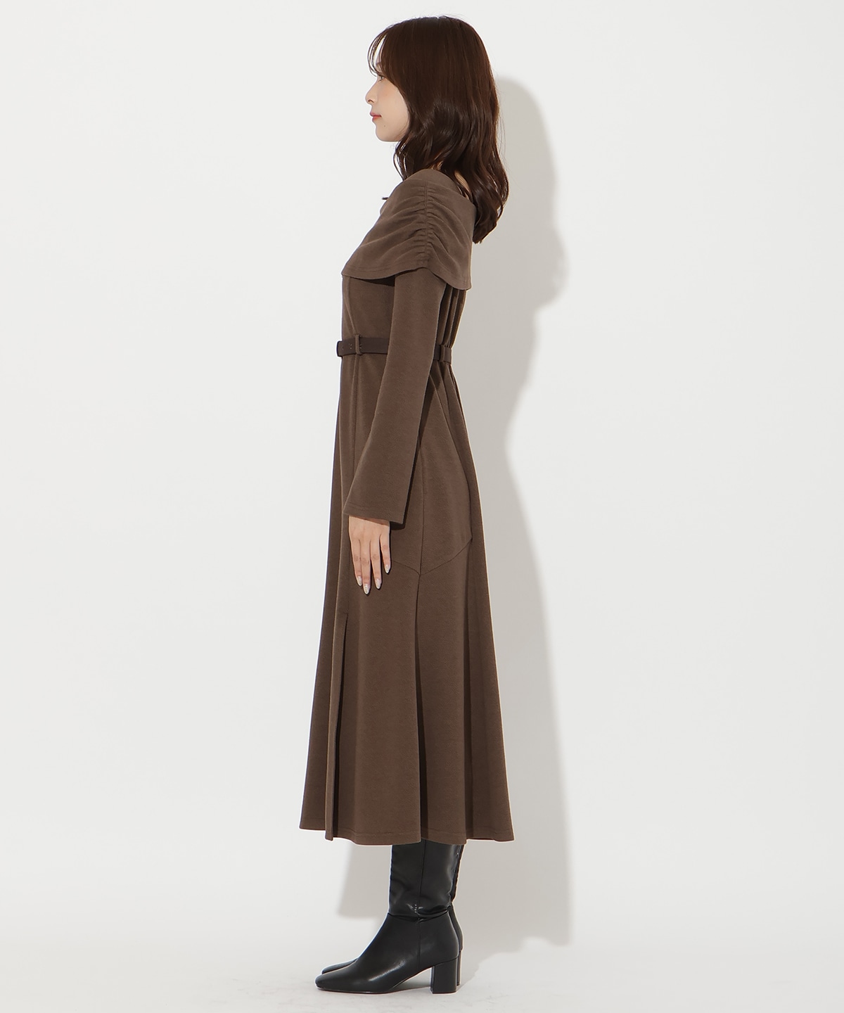 ベルト付きオフショルカットワンピース