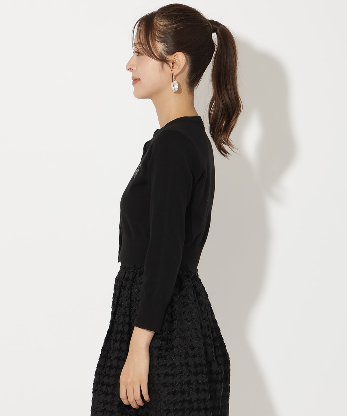 刺繍クルーネックカーディガン