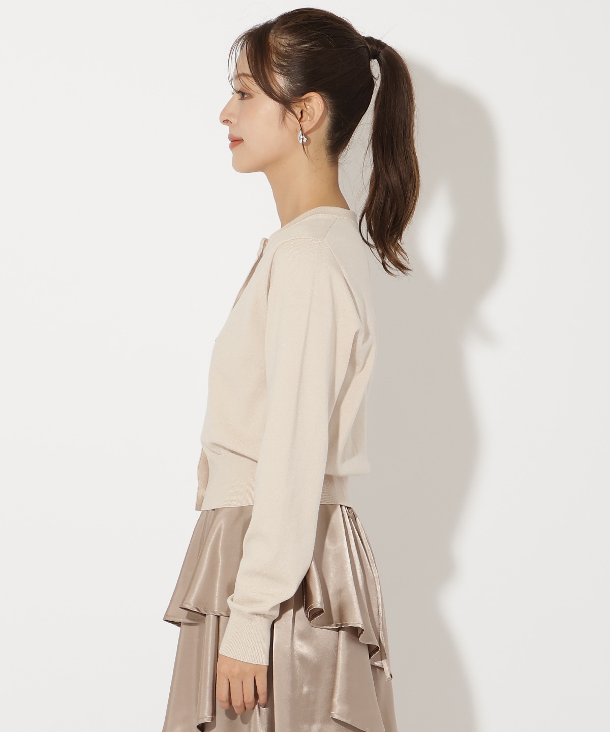 ビジューボタンクルーネックカーディガン