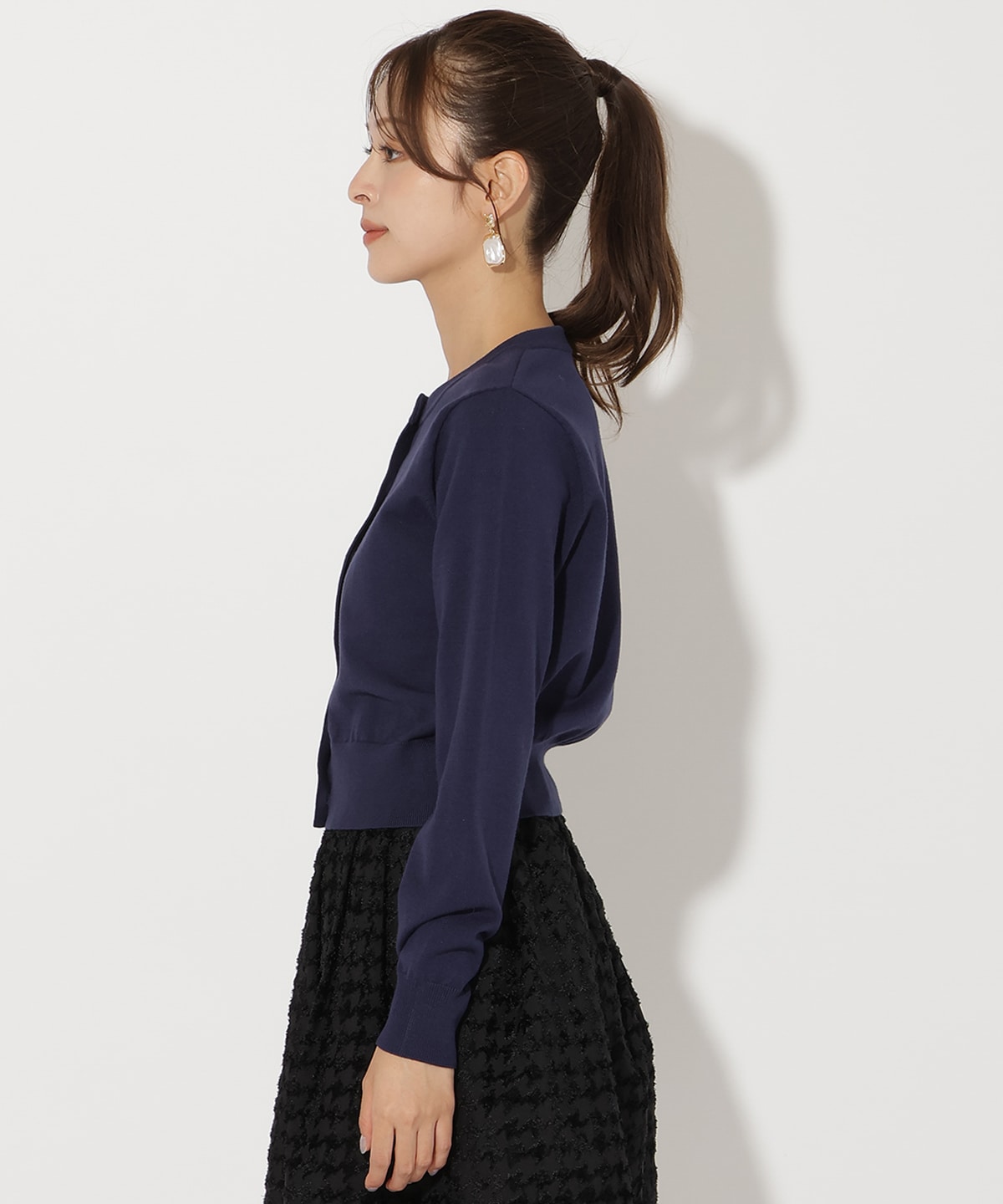 ビジューボタンクルーネックカーディガン