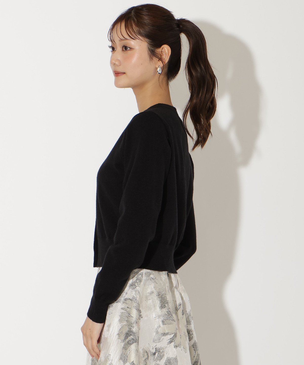 ビジューボタンクルーネックカーディガン