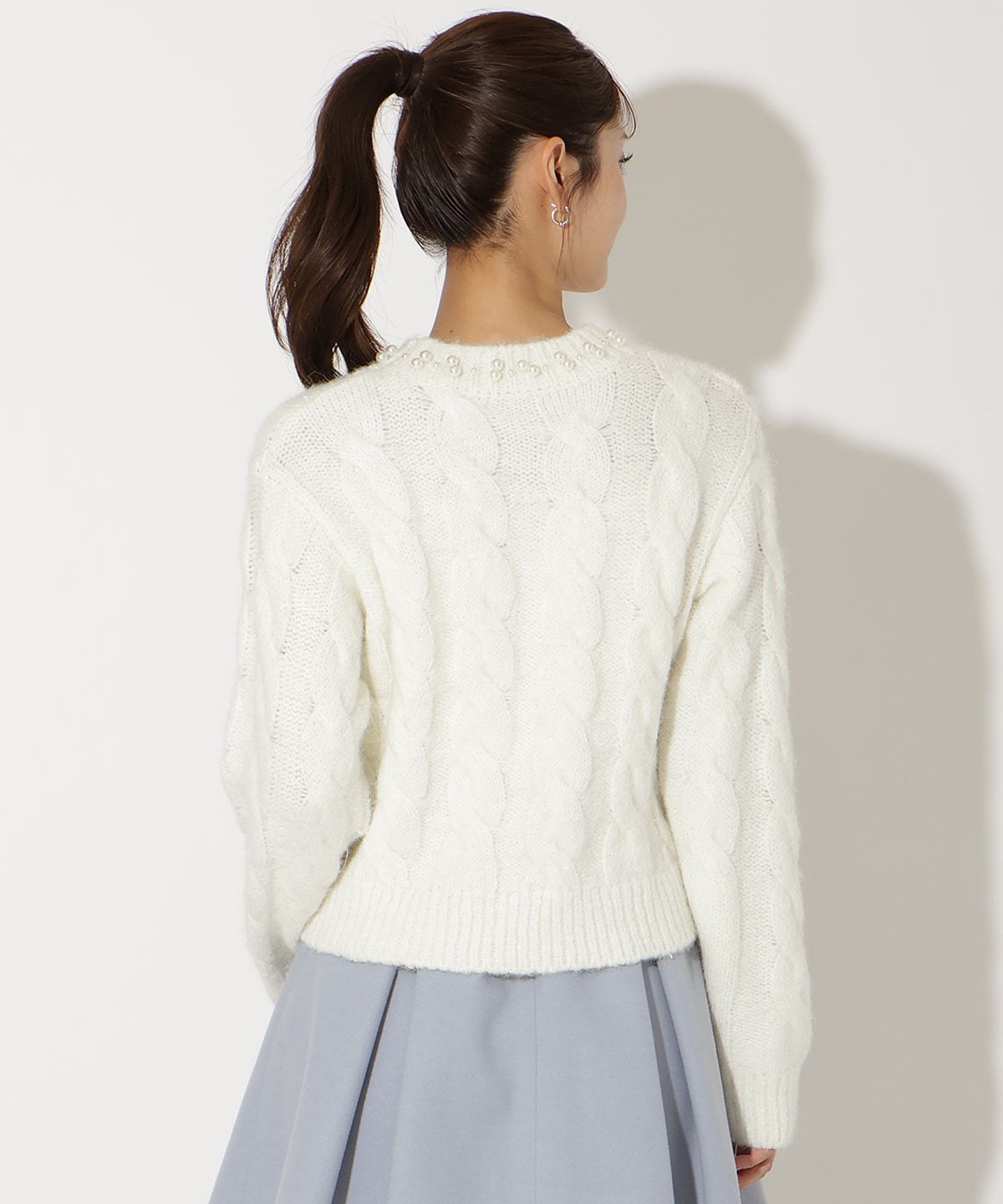 パール襟ケーブルニットプルオーバー