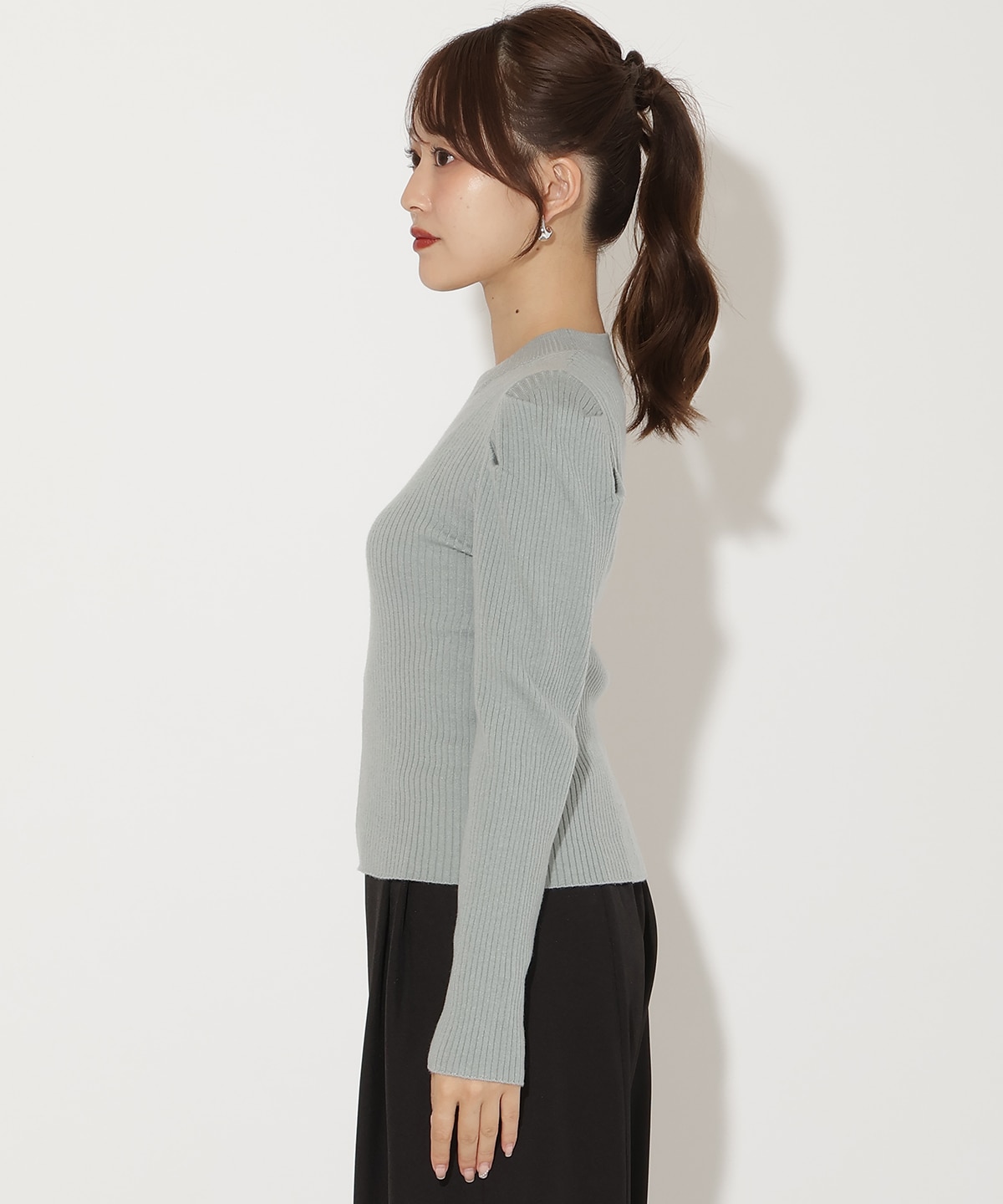 肩ギャザーハイネックリブニット