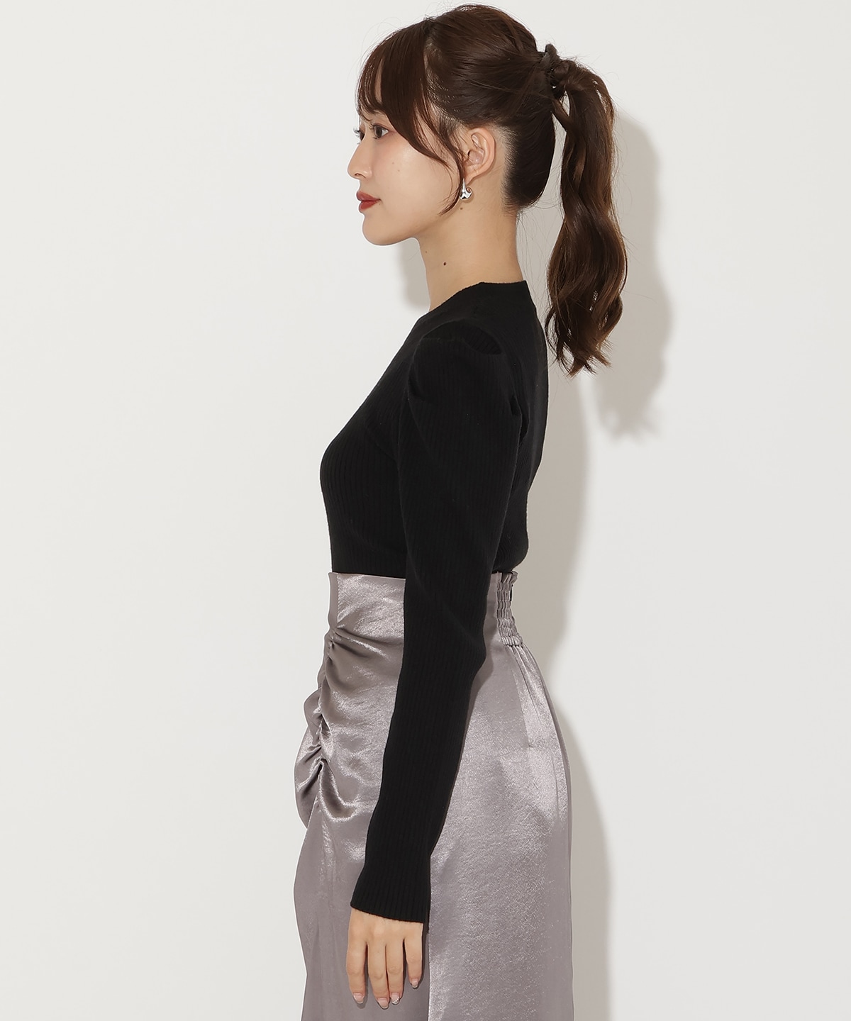 肩ギャザーハイネックリブニット