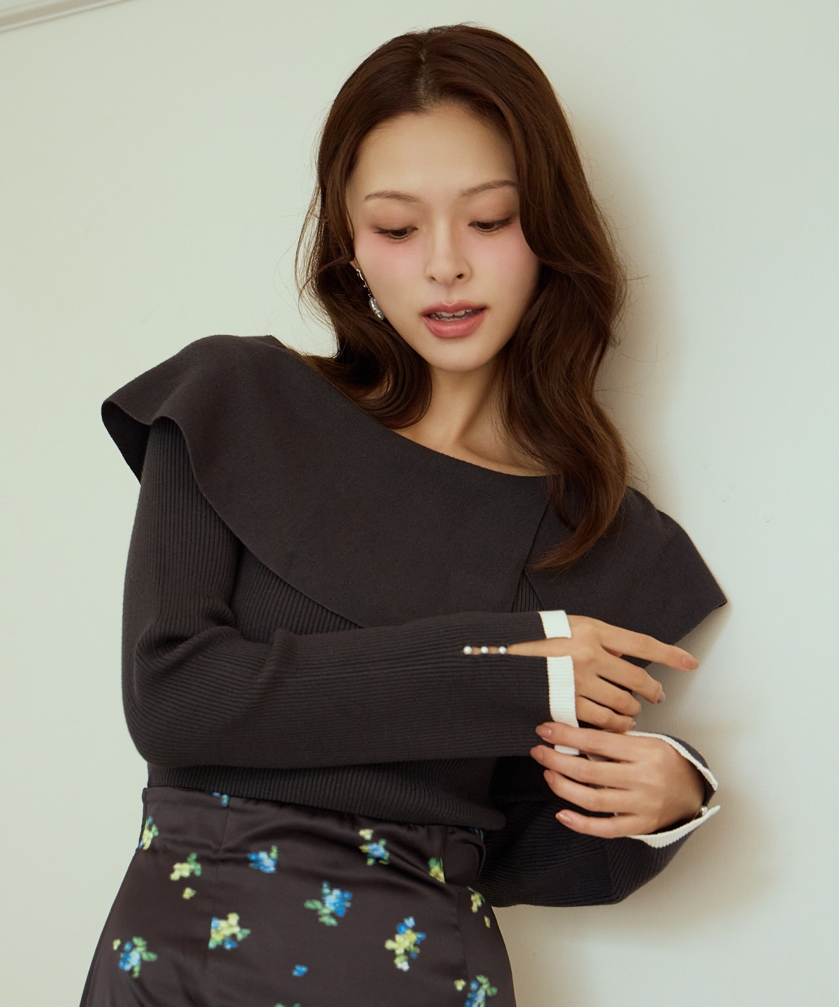 アシンメトリーカラーニットプルオーバー