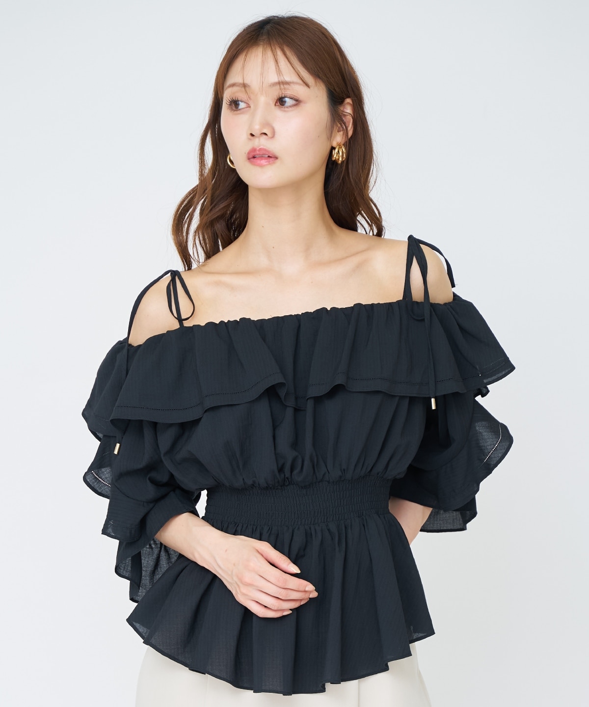 【先行予約受付中】オフショルフリルブラウス
