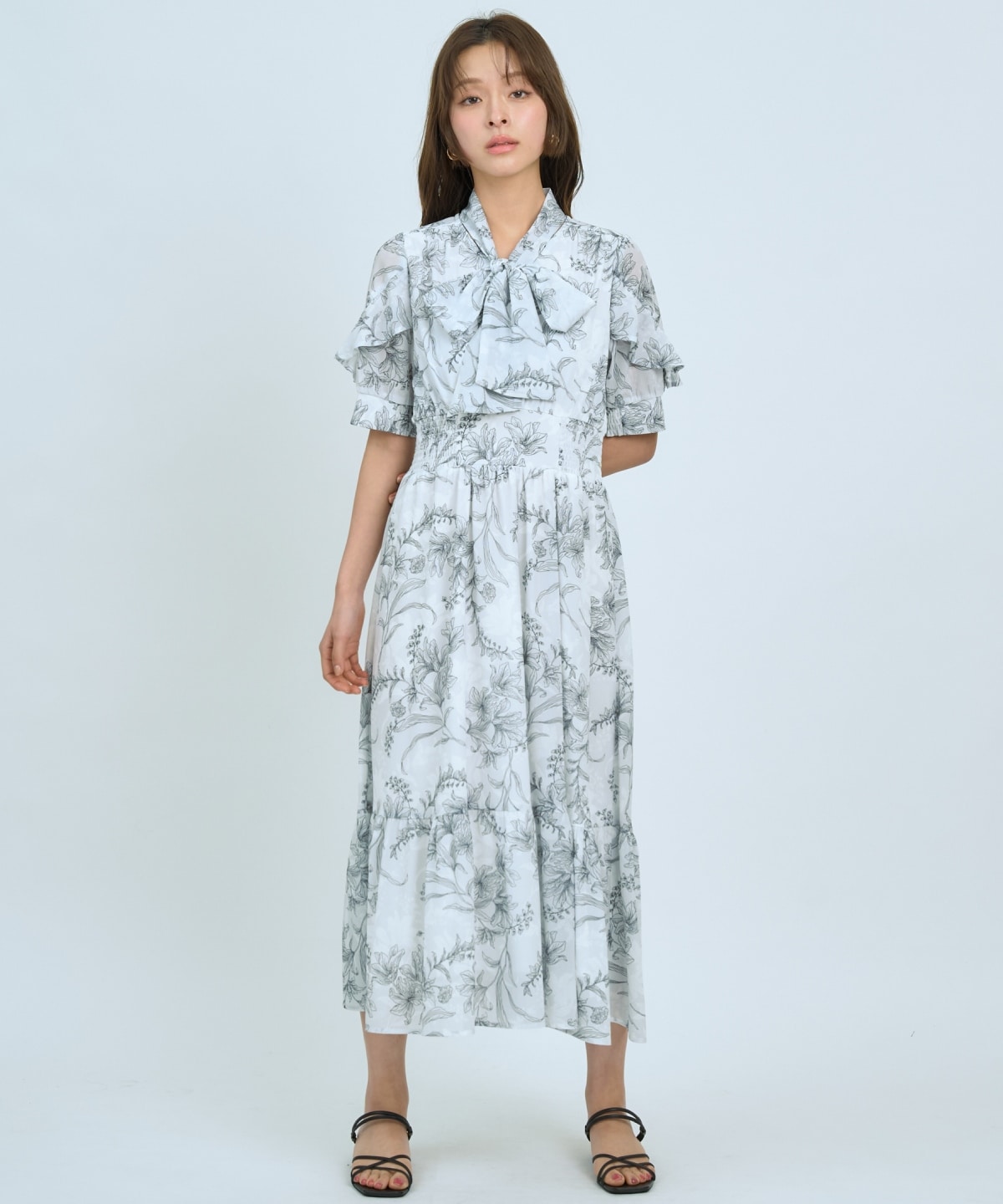 【先行予約受付中】ラインフラワーハーフスリーブワンピース