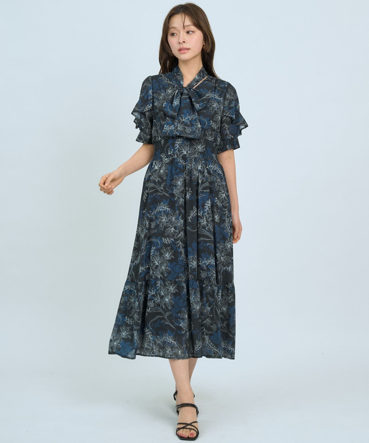 【先行予約受付中】ラインフラワーハーフスリーブワンピース