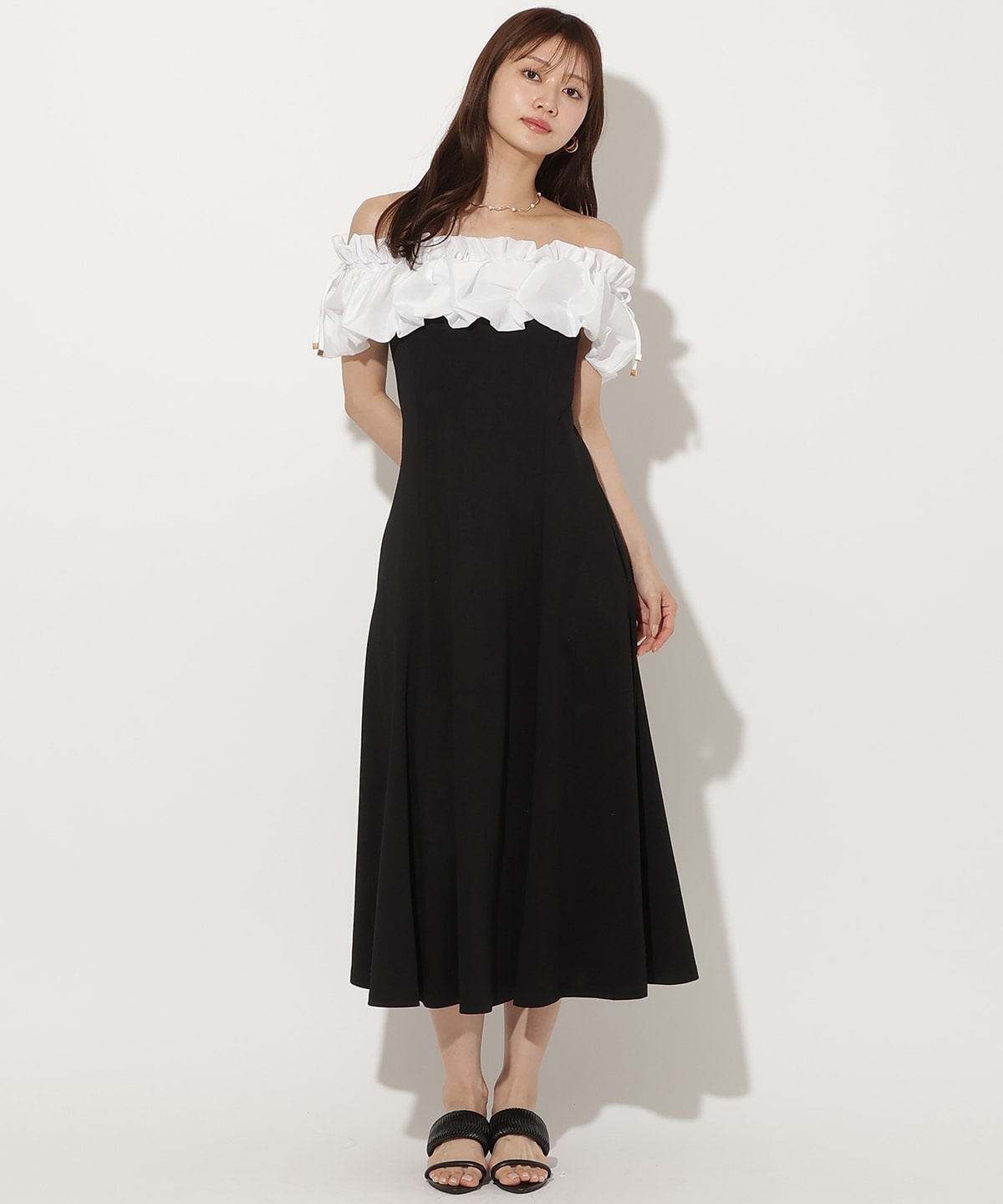 【先行予約受付中】オフショルフリルカットワンピース