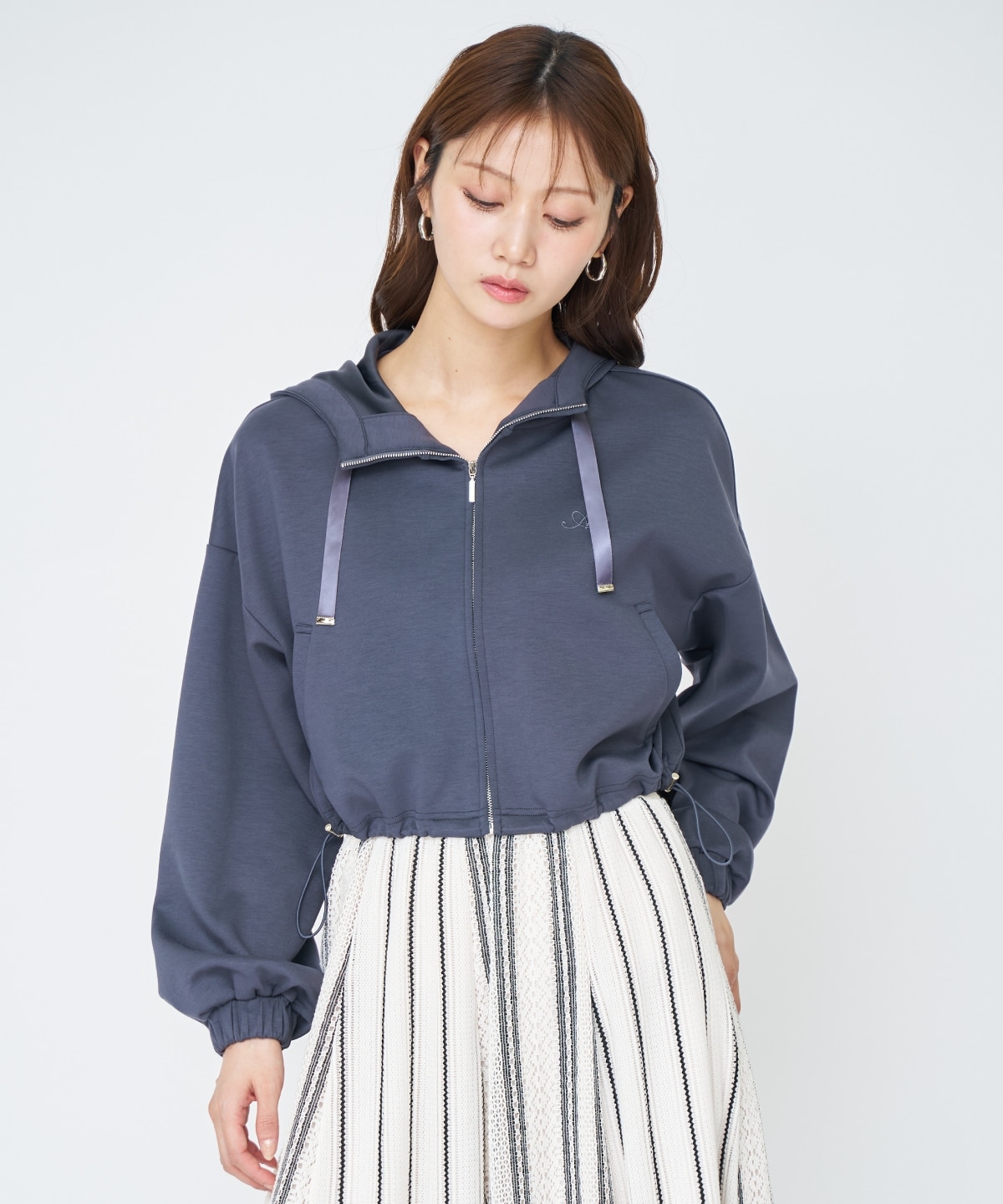 【先行予約受付中】ロゴ刺繍ZIPパーカー