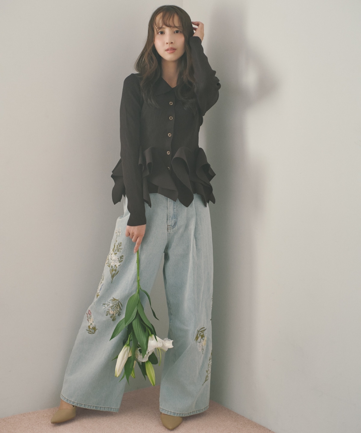 【先行予約受付中】ビジュー付き刺繍デニムパンツ
