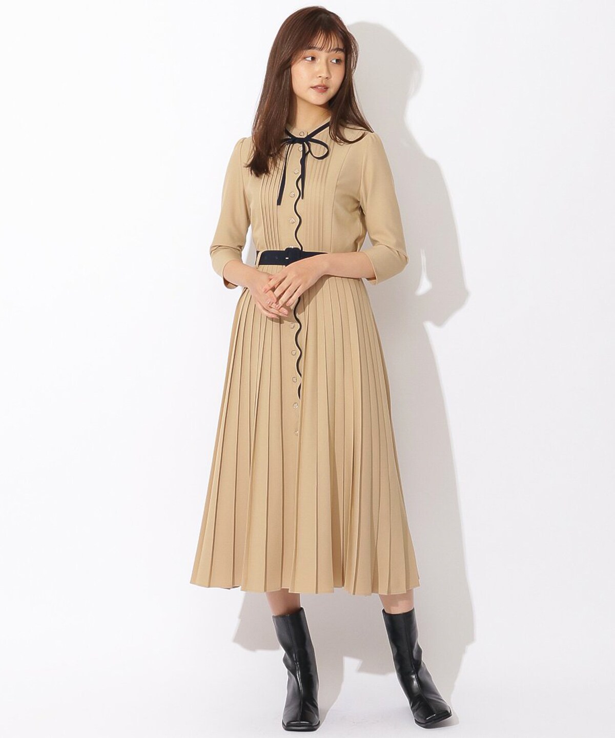 スカラッププリーツワンピース S ベージュ Redyazel 公式オンラインショップ バーンデストローズ