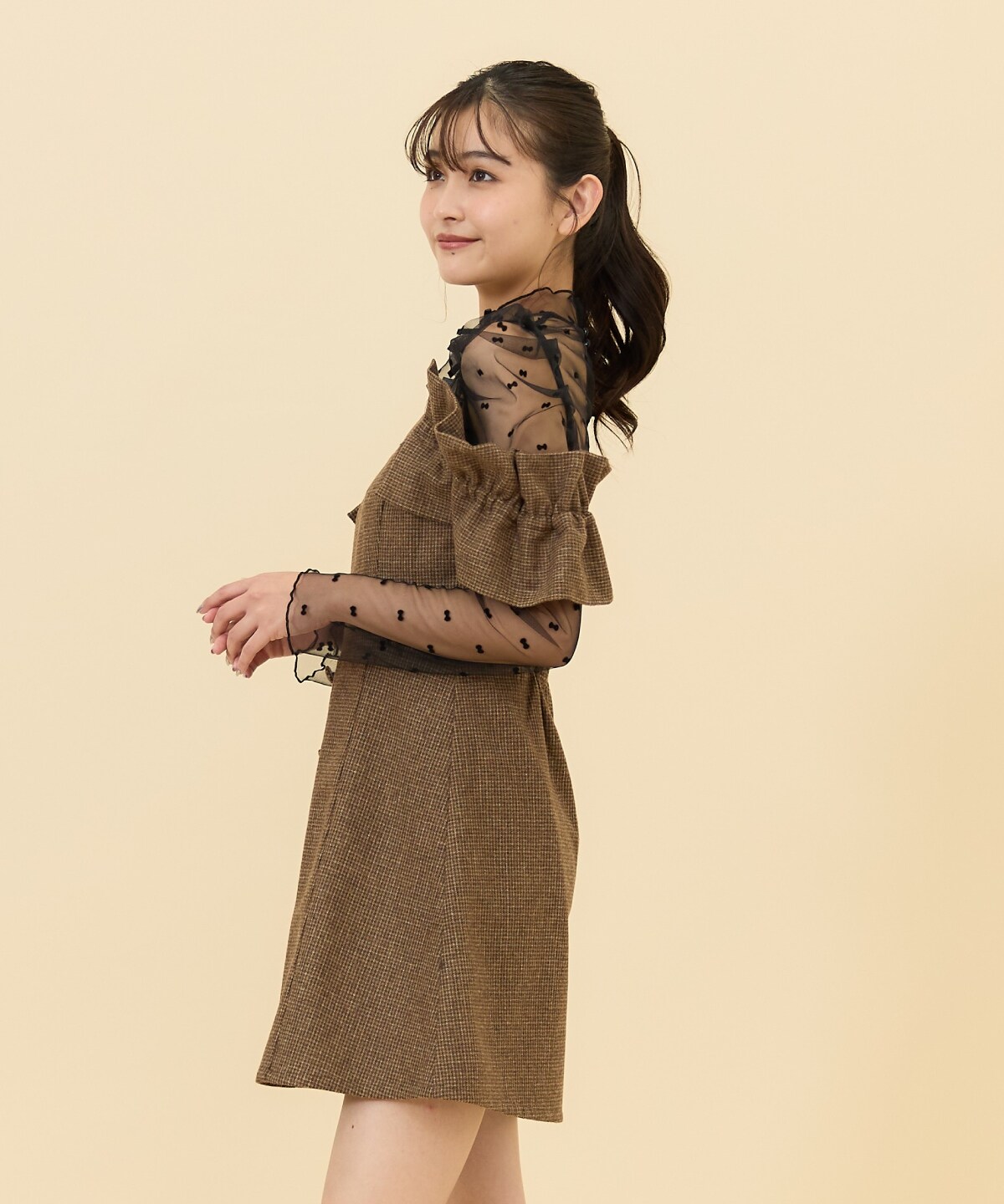 シャーリングショルダーミニワンピース