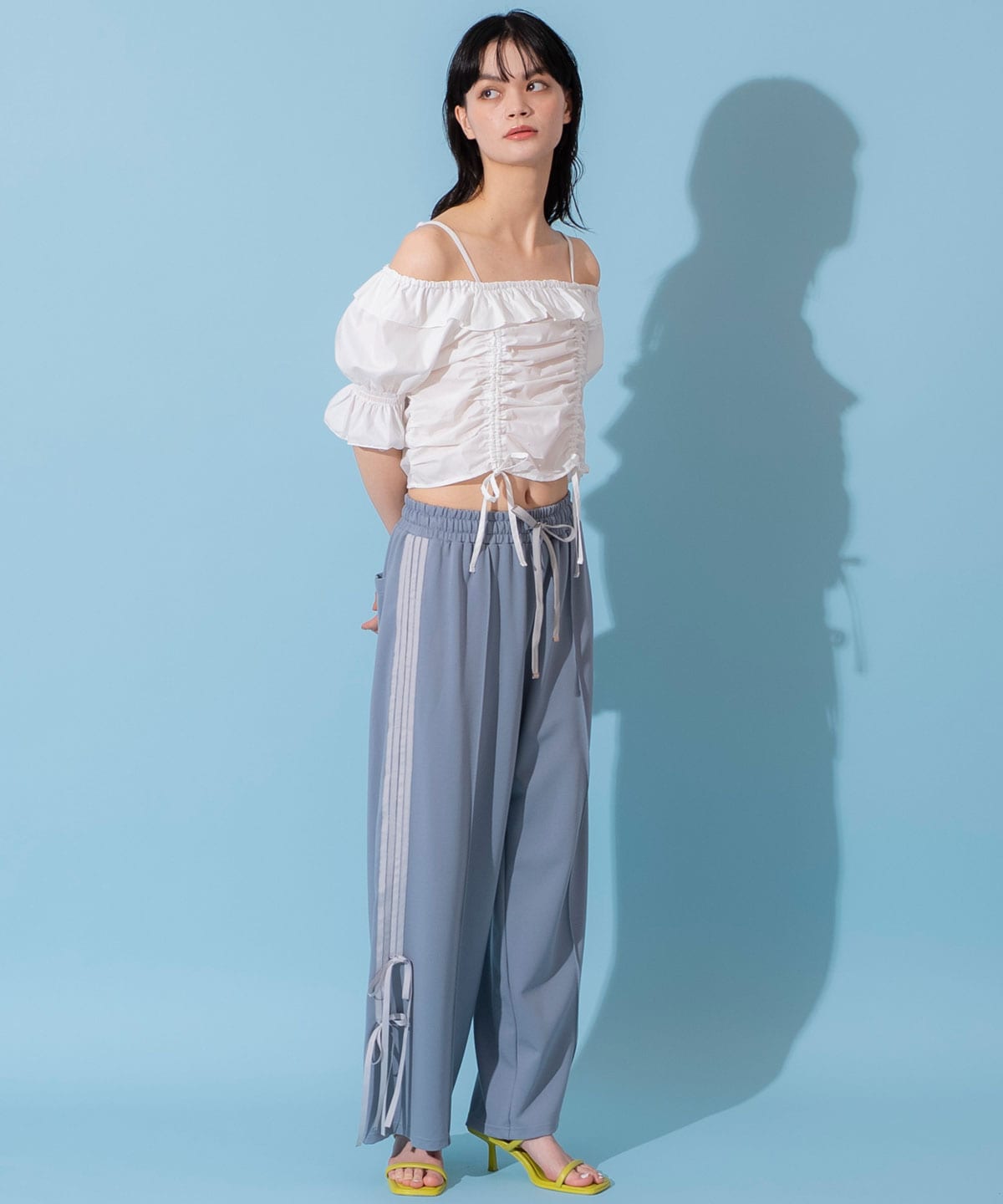 ドロストフリルオフショルブラウス