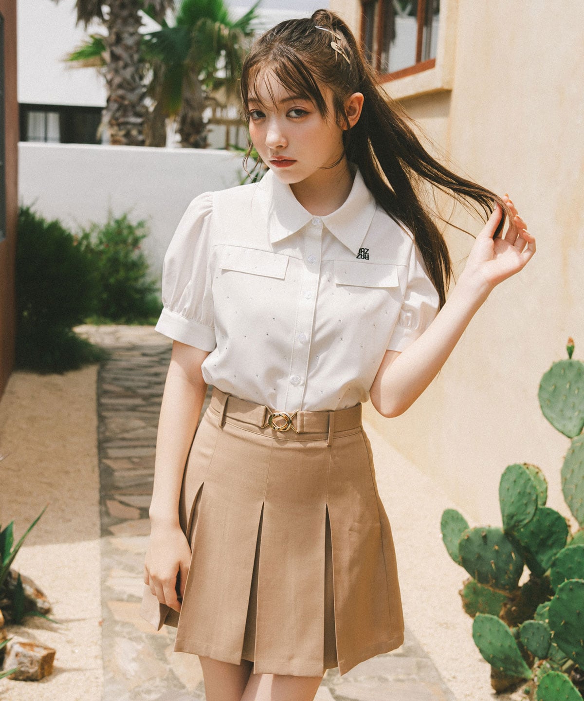 ビジューロゴシャツブラウス