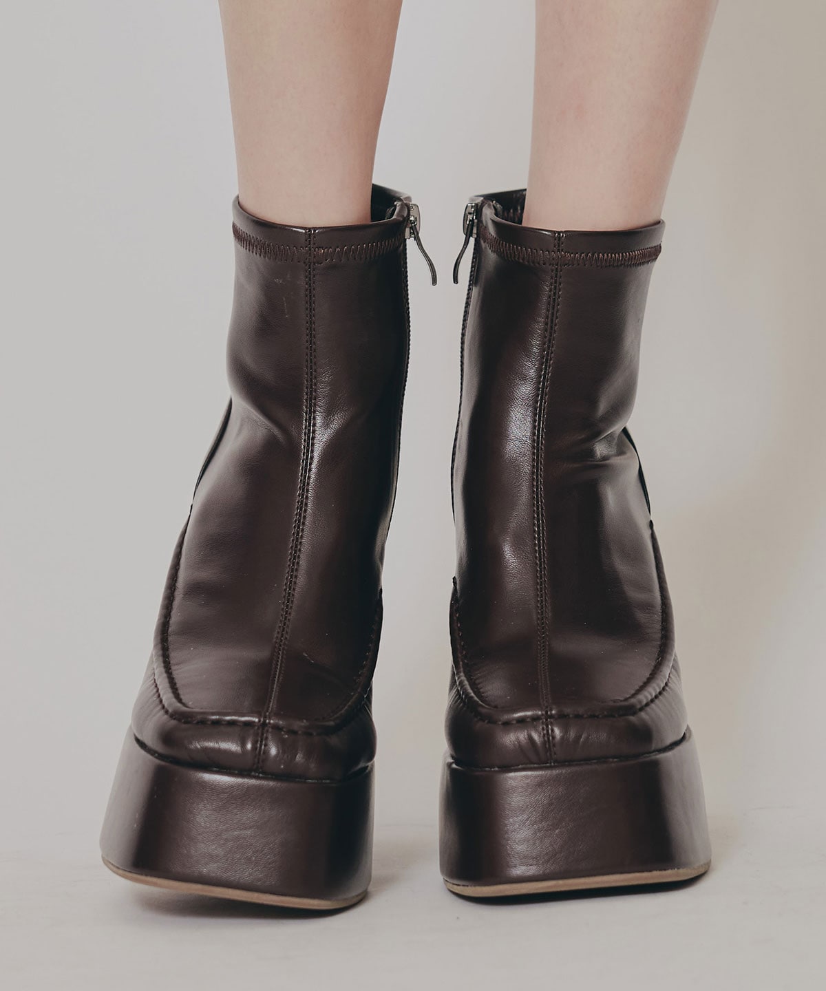 スクエアショートブーツ