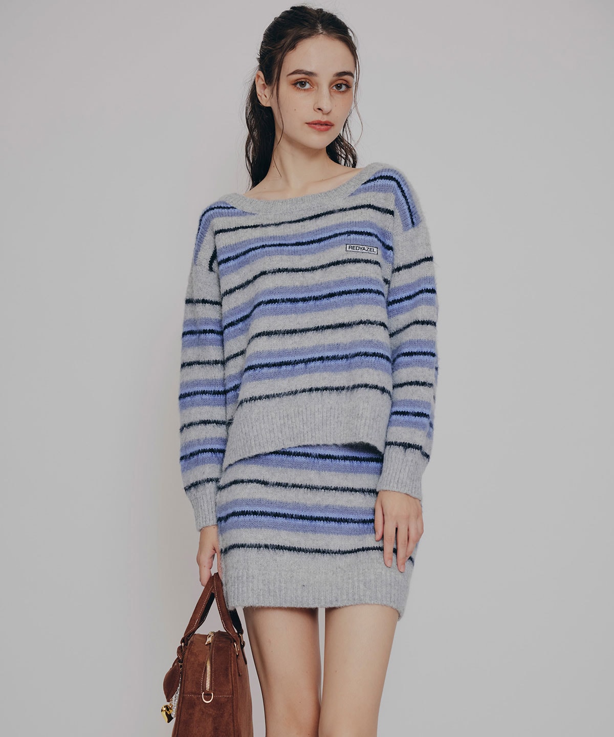 フラッフィニットボーダープルオーバー×タイトミニスカートセットアップ