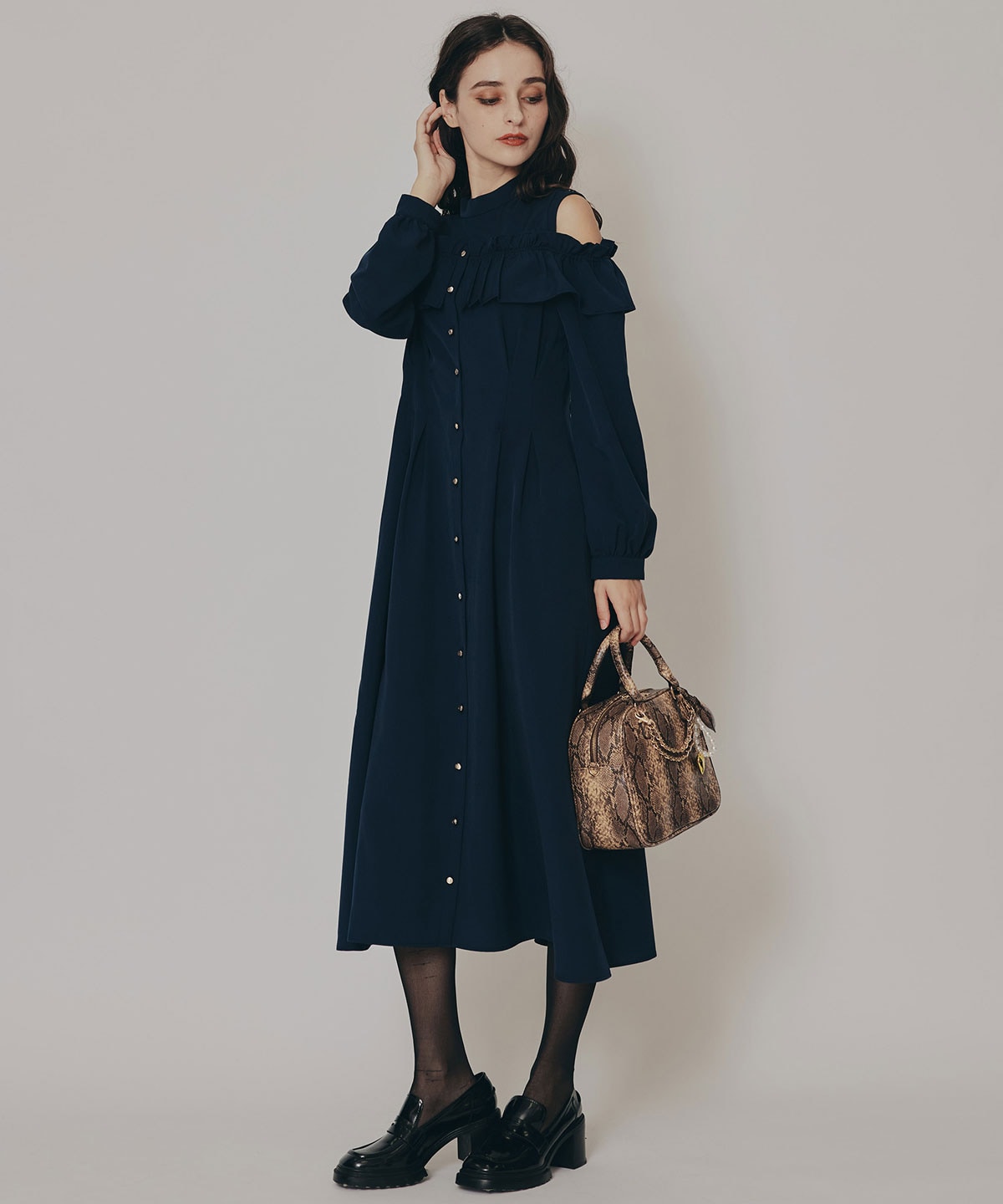 オープンショルダーフリルワンピース