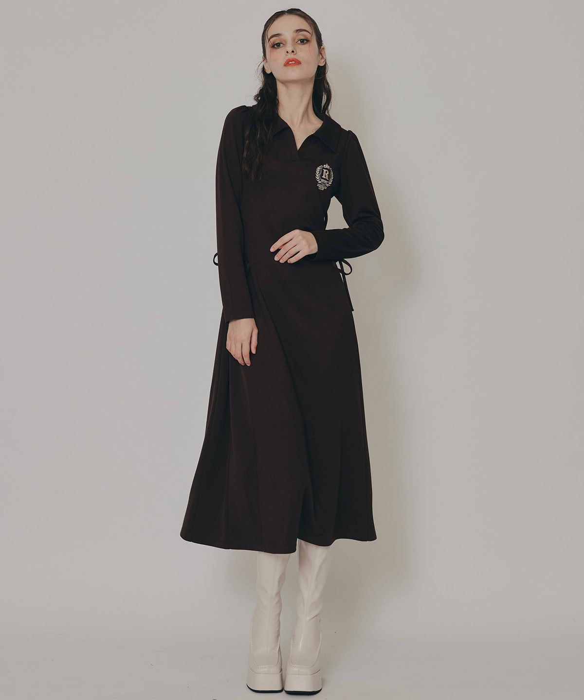 エンブレムサイドレースアップロングスリーブワンピース