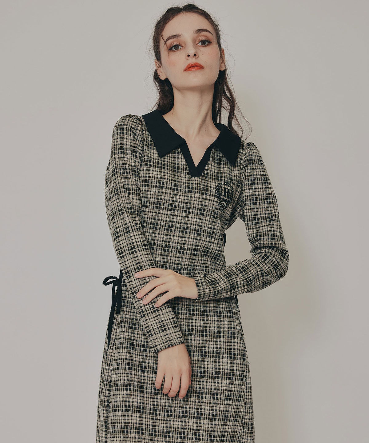 エンブレムサイドレースアップチェックワンピース