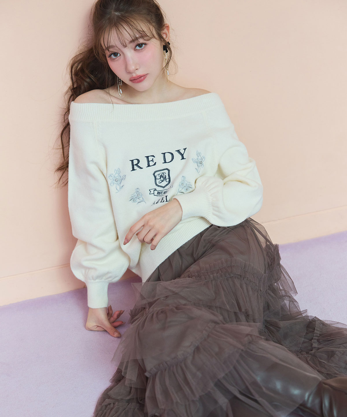 ビジューロゴエンブロイダリーニットプルオーバー