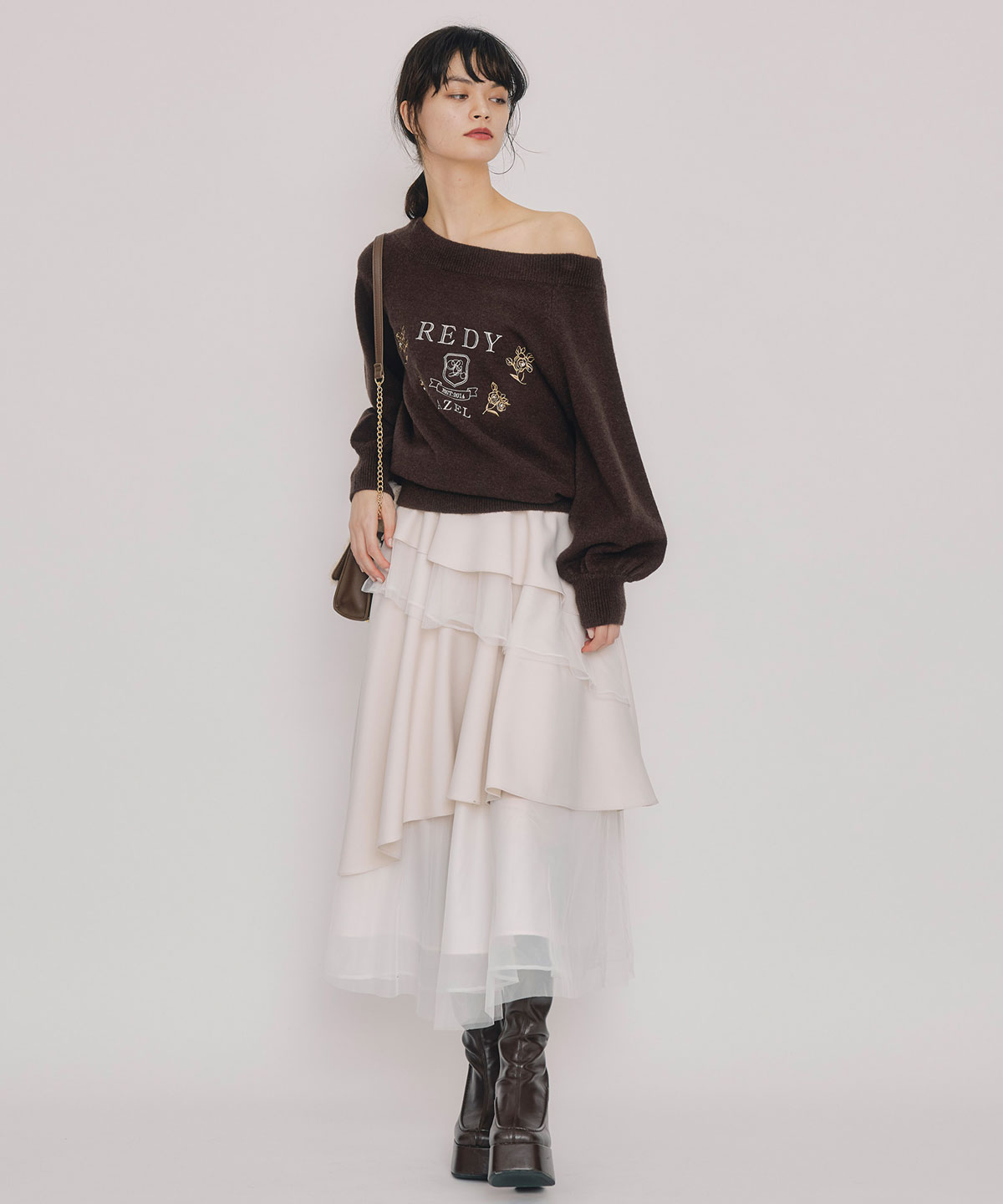 ビジューロゴエンブロイダリーニットプルオーバー