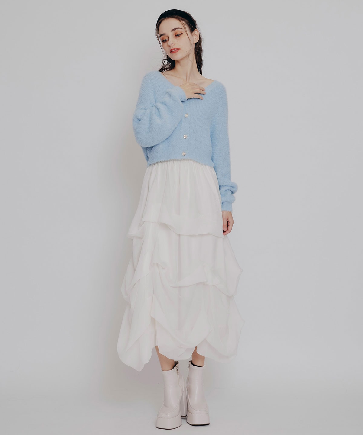 フェザーヤーンビジューボタンカーディガン