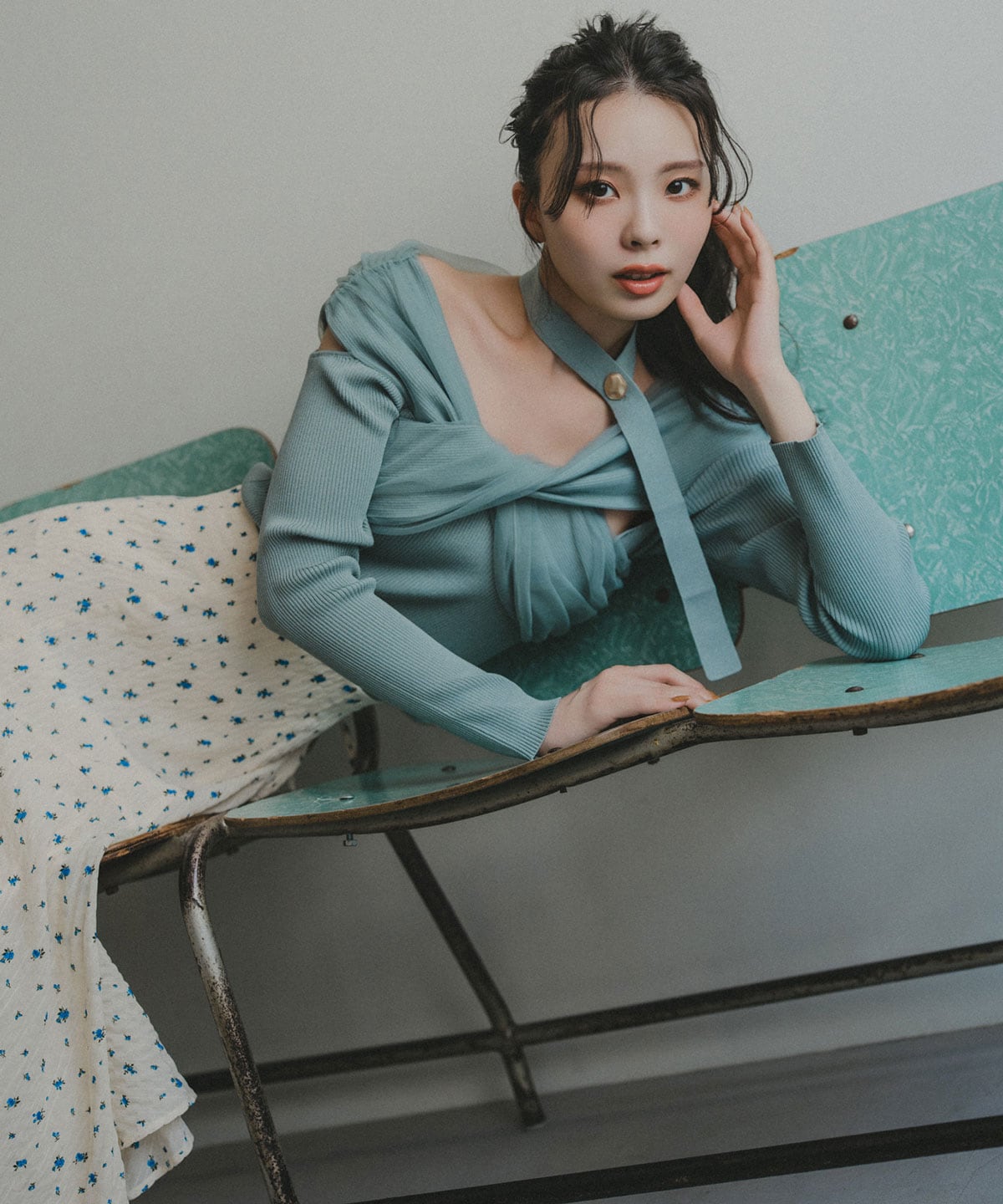 チョーカークロスチュールニットトップス