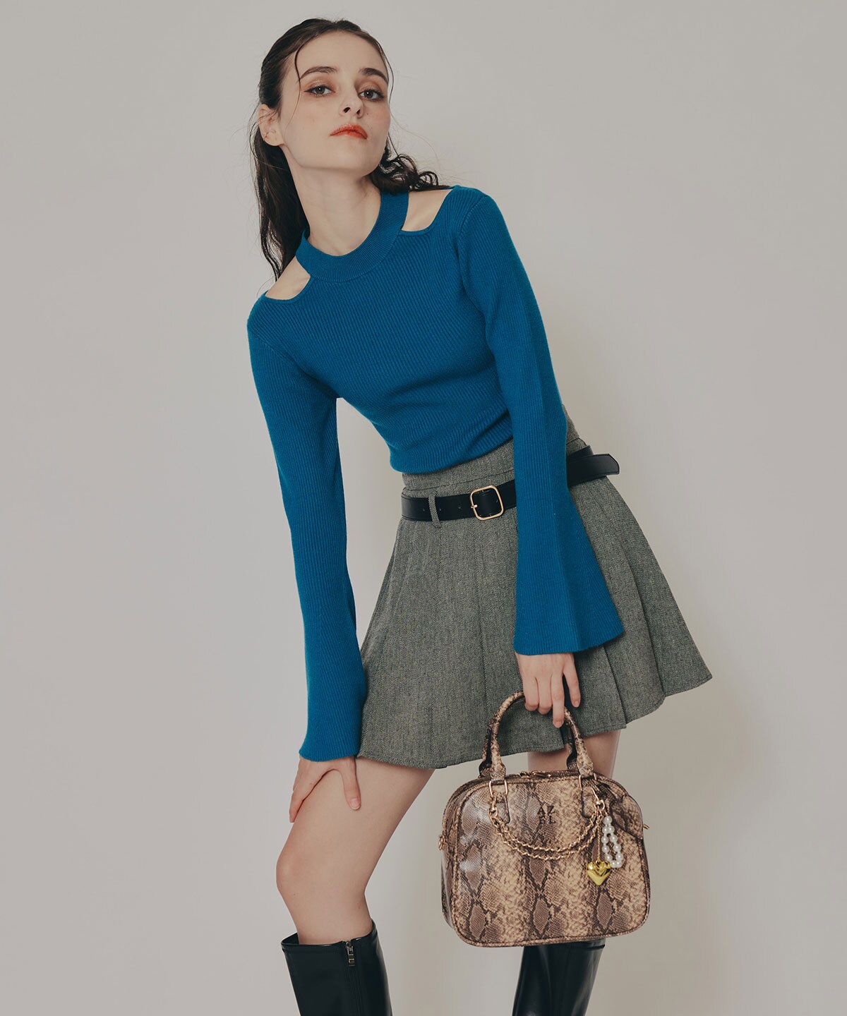 カットアウトリブニットトップス