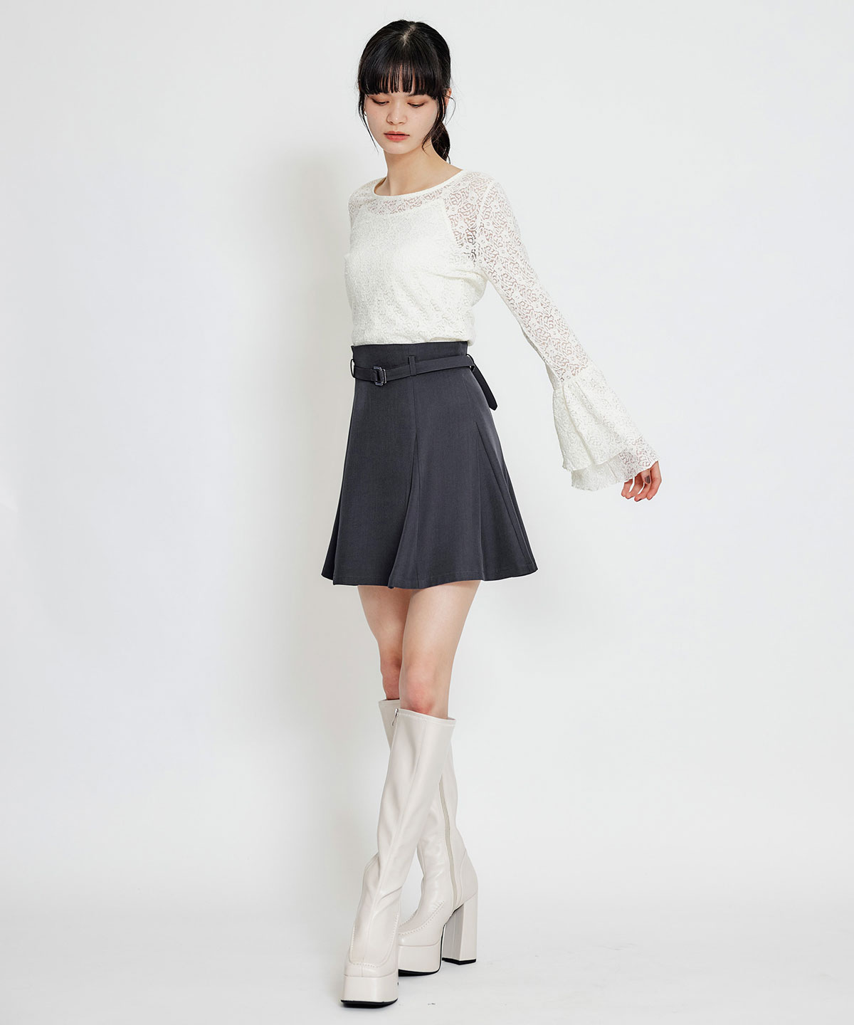 ボリュームスリーブシアーレースブラウス×ベーシックキャミソール