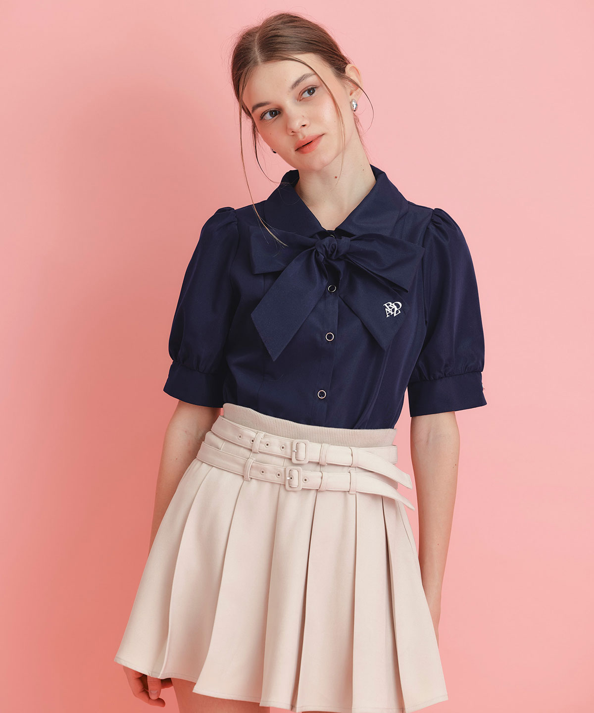 ロゴリボンパフスリーブブラウス