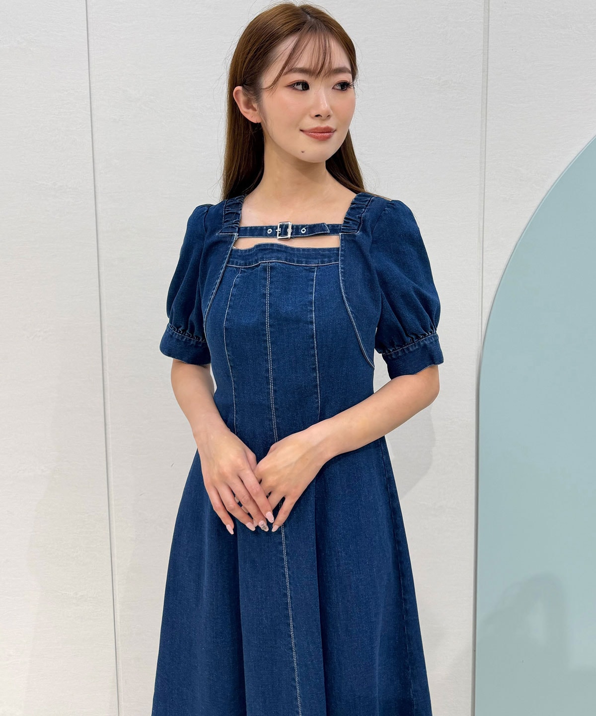 デコルテベルトデニムフレアロングワンピース