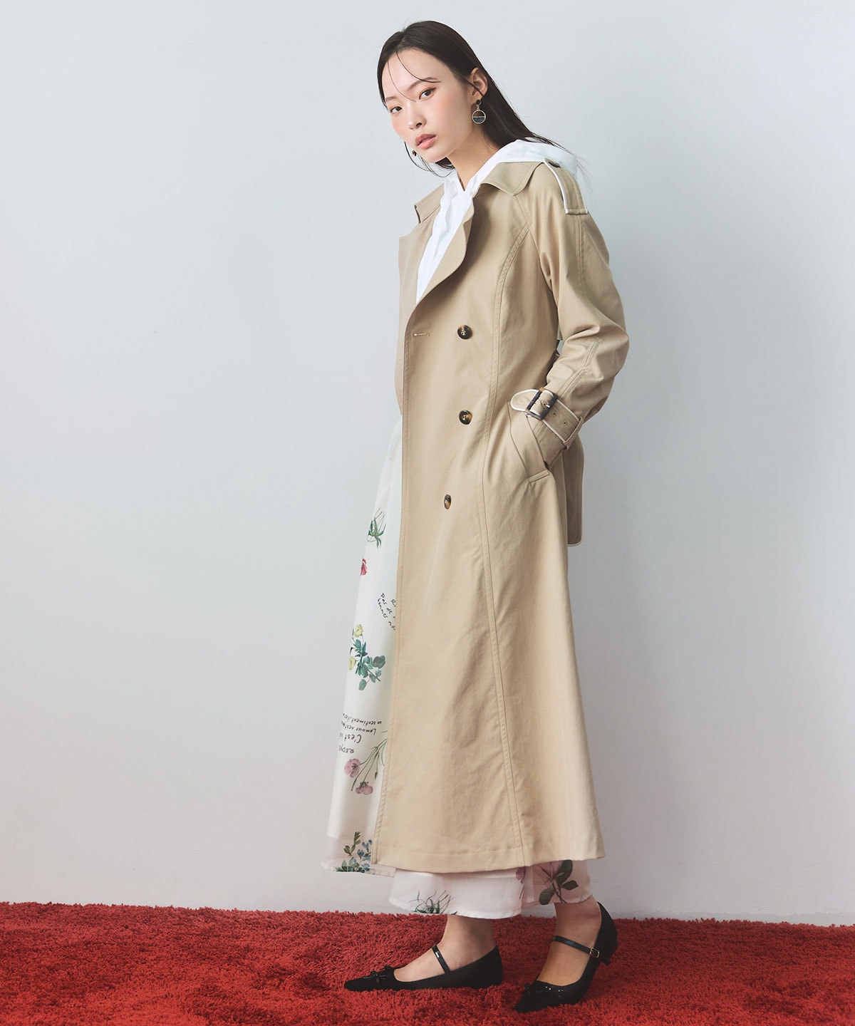 バックベルトデザインパイピングロングトレンチコート