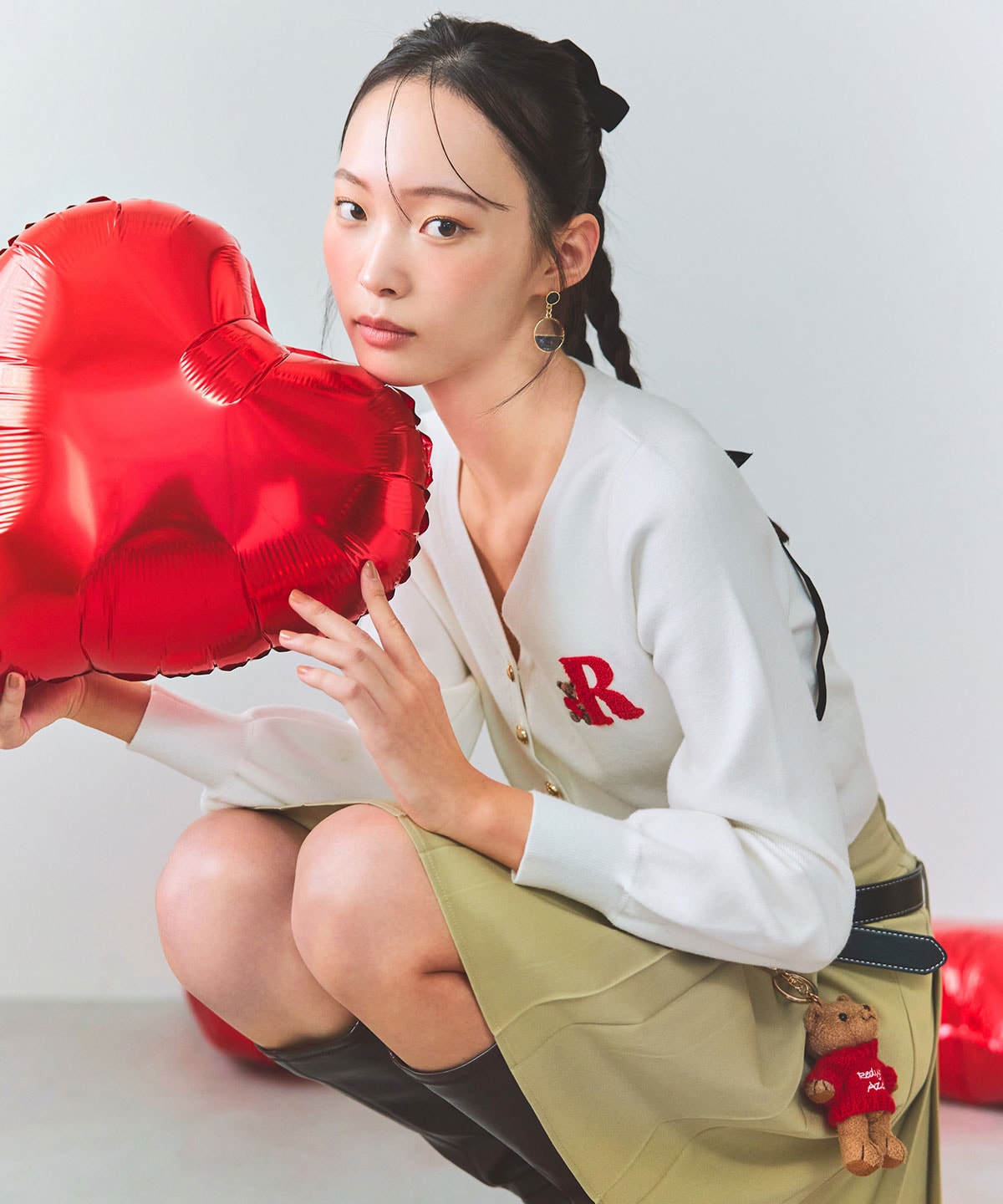 【2/13(金) 昼12時発売開始】AzelyハートVネックカーディガン