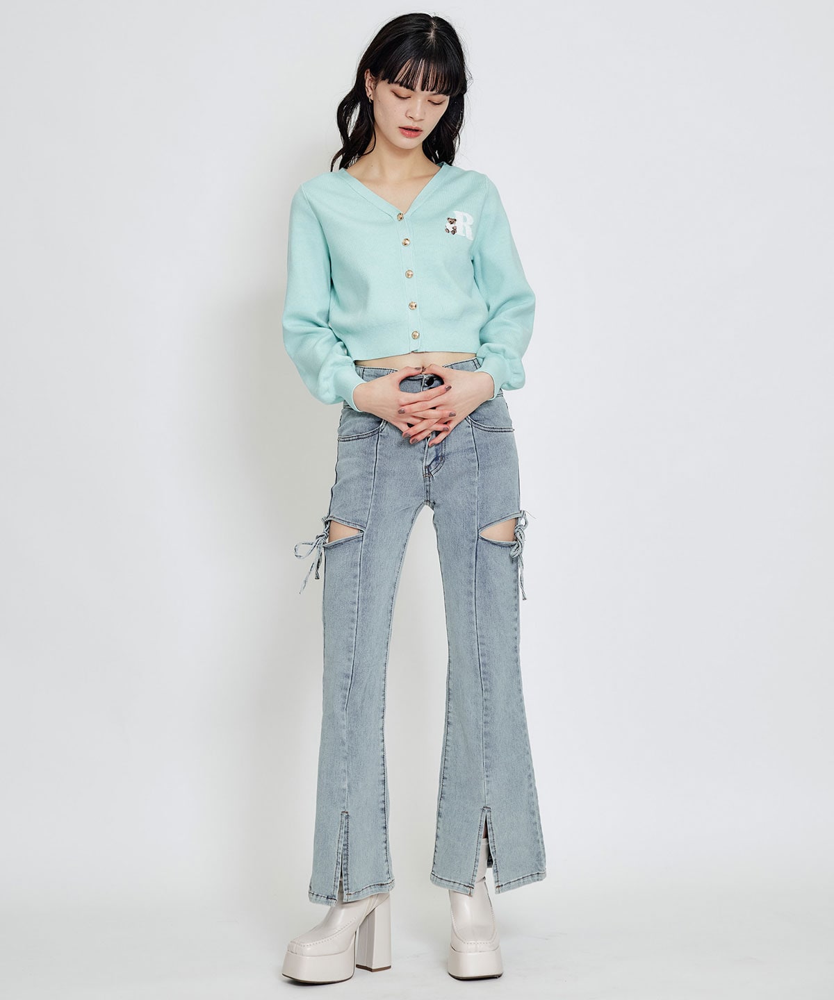 【2/13(金) 昼12時発売開始】AzelyハートVネックカーディガン